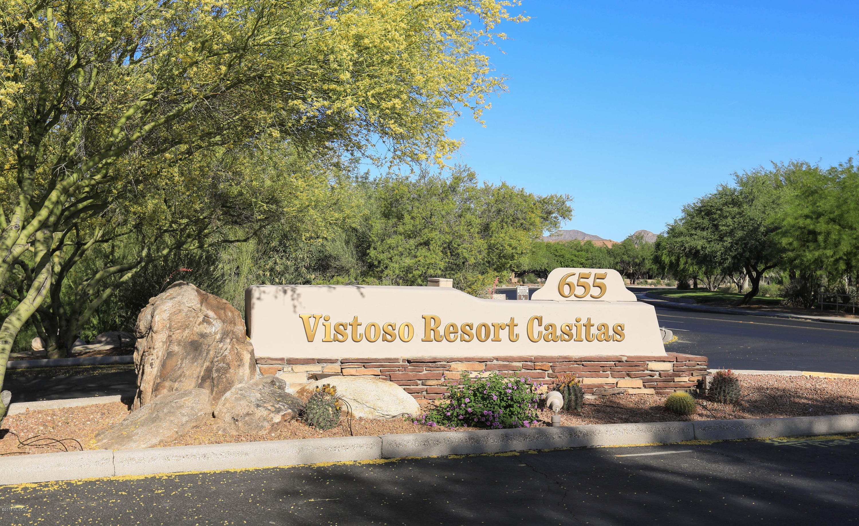 Popular, well-maintained two bedroom, two bath Patagonia model resort casita is located on first floor and convenient to community pool. Situated in Oro Valley's Rancho Vistoso Community, this home features an open floor plan, breakfast bar, built-in media center, formal dining area, updated flooring and all appliances.  HVAC replaced 2014. Resort amenities include Clubhouse where you will find a fitness room, gas grill, gas fire pit, heated pool and spa. The  HOA covers water, trash collection, basic cable, building & common area maint. & gorgeous landscaping. Perfect second home or vacation rental awaits!