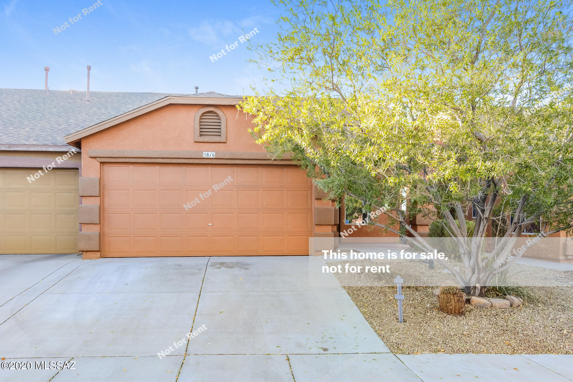 This Tucson one-story home offers a two-car garage. This home is vacant and cleaned regularly.