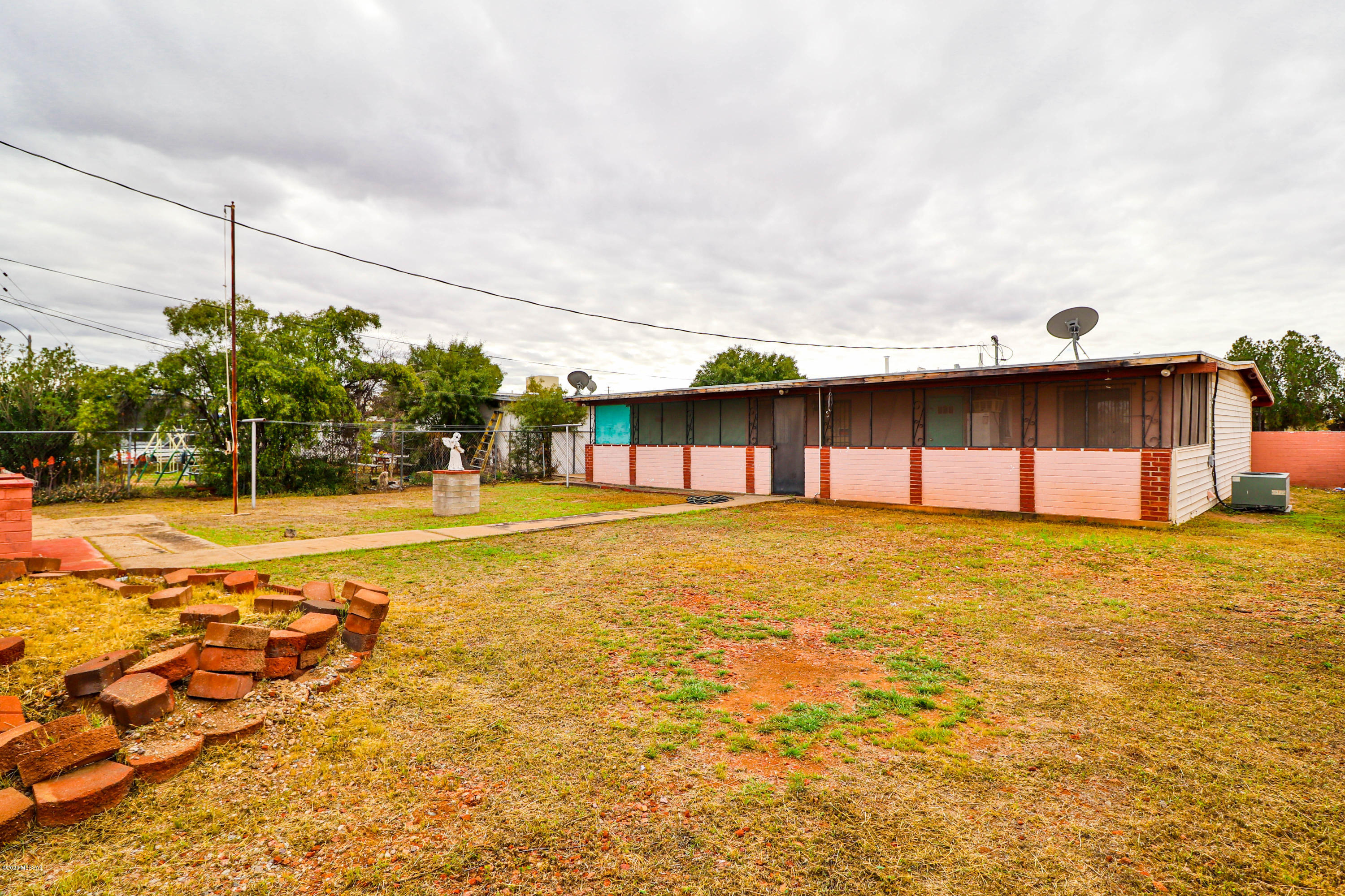 Michigan Manor - Residential
