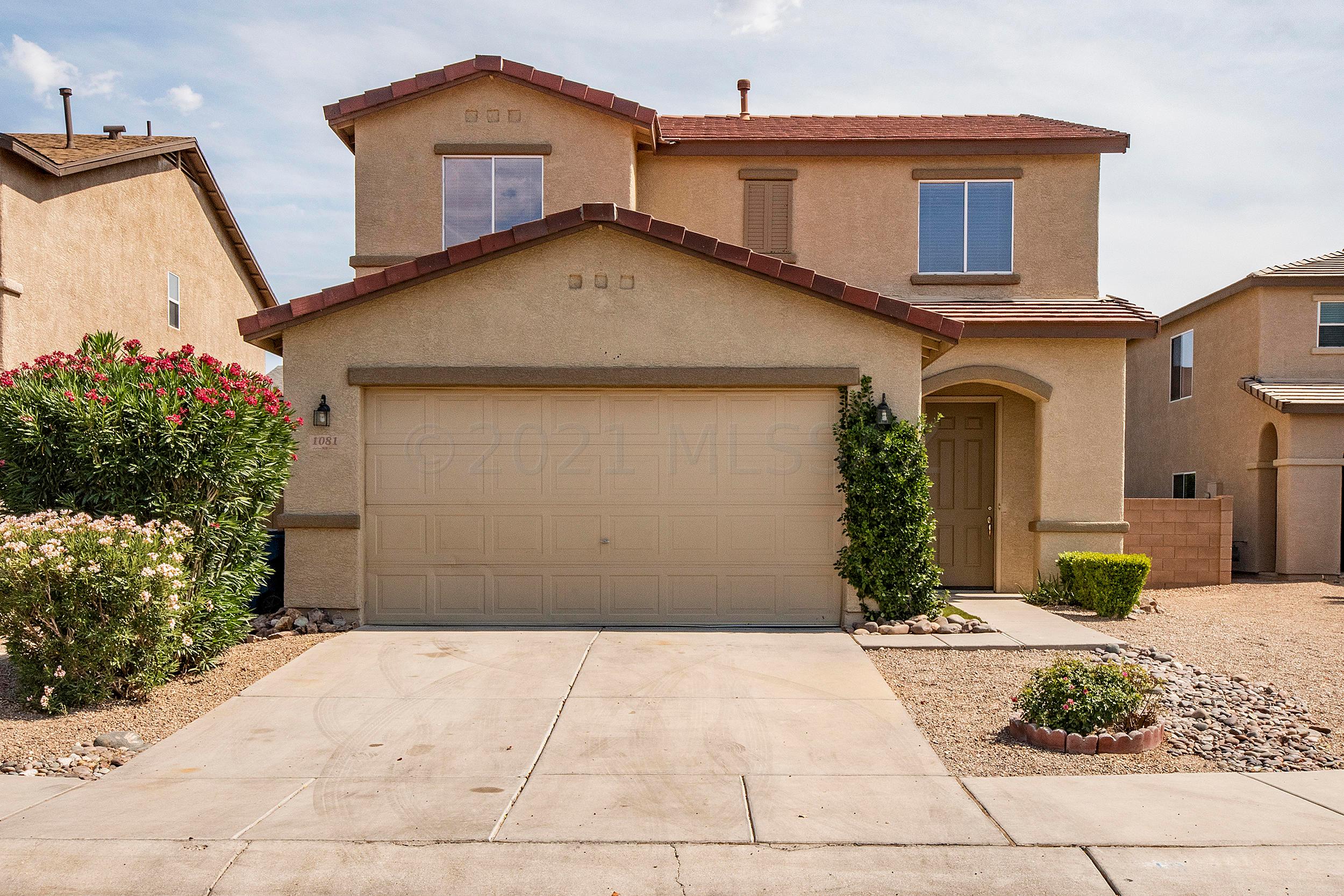 This spectacular NW home is must-see! You will love it at the first sight. Beautifully 3 bed, 3 bath, and big loft. Spacious living room leads to huge formal dining room. Double vanity at Master bathroom. Wonderful location & desirable community, only minutes from Tucson Mall, restaurants, I-10, hospitals, schools, shopping and The Loop Path.
