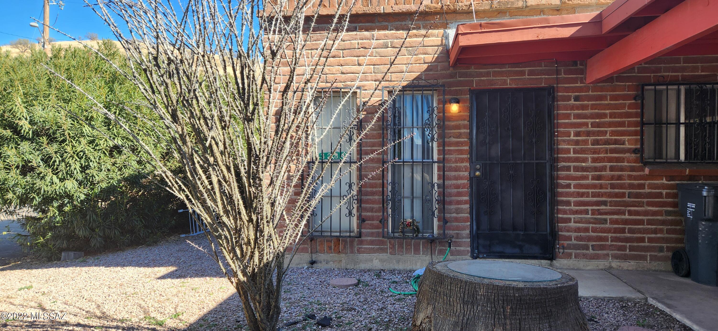 Great starter home or investment opportunity!
Amazing corner lot!