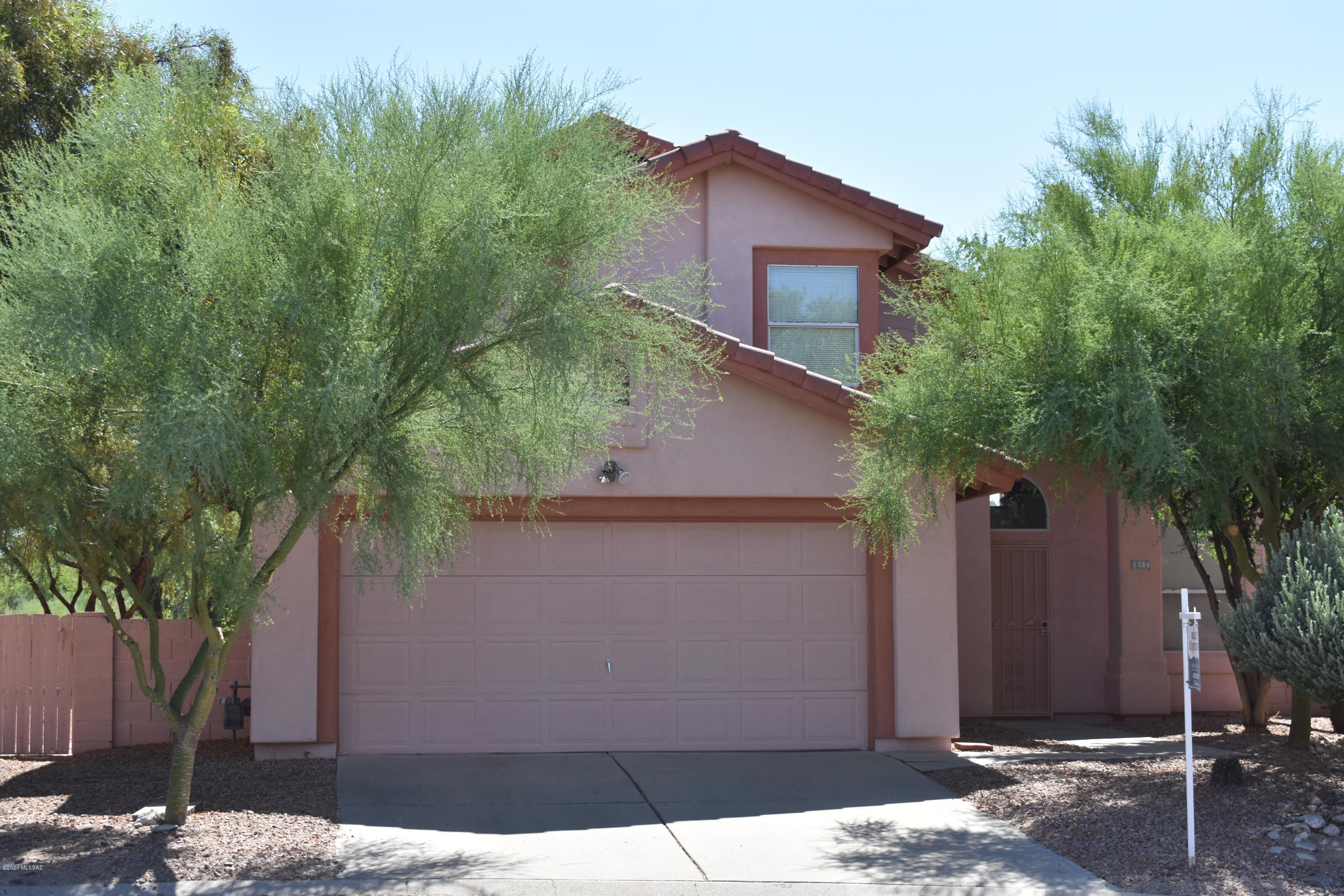 No Poly!! Brand New Pipes,Newly Painted Inside and Brand New Flooring. North Ranch, With Premium Private Back Yard, Mountain Views and Beautiful Sunrises.  Bright and Spacious floor plan with vaulted ceilings.  1799 sq. ft. Kithchen has plenty of counter space and cabinets, pantry closet and Breakfast Nook. Large Room witch can be used as a Great Rm, Living and Dining Rm.  3 Bedrooms & 3 baths.  Huge Master Suite, w/Balcony  his and her sinks, walk in closet,  The other  Bath is full, and the other I/2 bath. the other 2 Bedrooms are of good size with plenty of closet space.  Laundry RM with Washer & Dryer.  2 Car Garage.  Move in Ready!