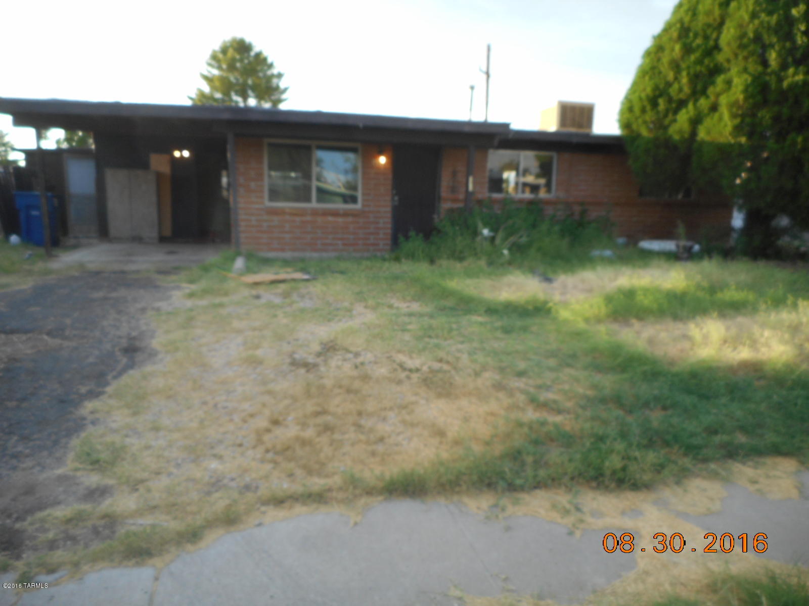 Fix up Special. Home requires tlc but offers such potential. Large rear yard with enclosed porch for added privacy. Home provides a blank slate so that you can come in with your creative touches and turn this home into a home owners dream.