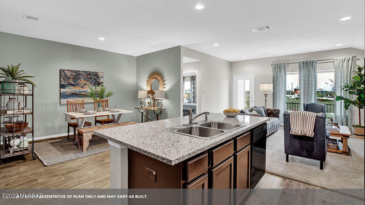 Saguaro Bloom SQ20180540069 - Residential
