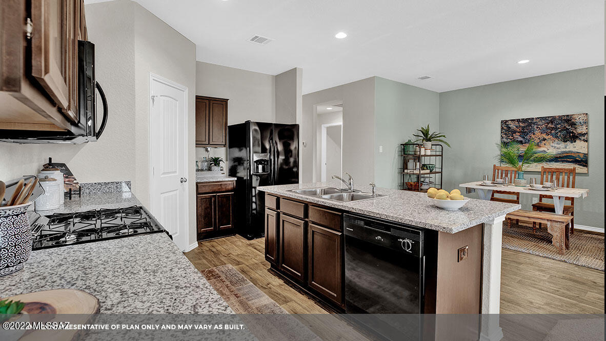 Saguaro Bloom SQ20180540069 - Residential