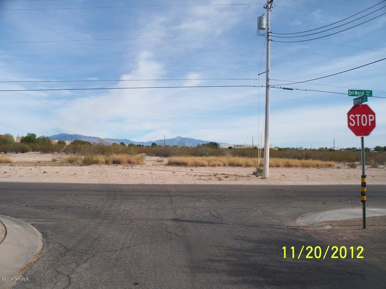 Potential galore! Seller bought to live in, but plans have changed. This spacious 3 bedroom, 2 bath home on a large corner lot can be a great starter home for a family, or a great investment property. Close to schools, shopping and bus lines. Seller will accept or counter offers between $37,000 and $40,000 dollars.