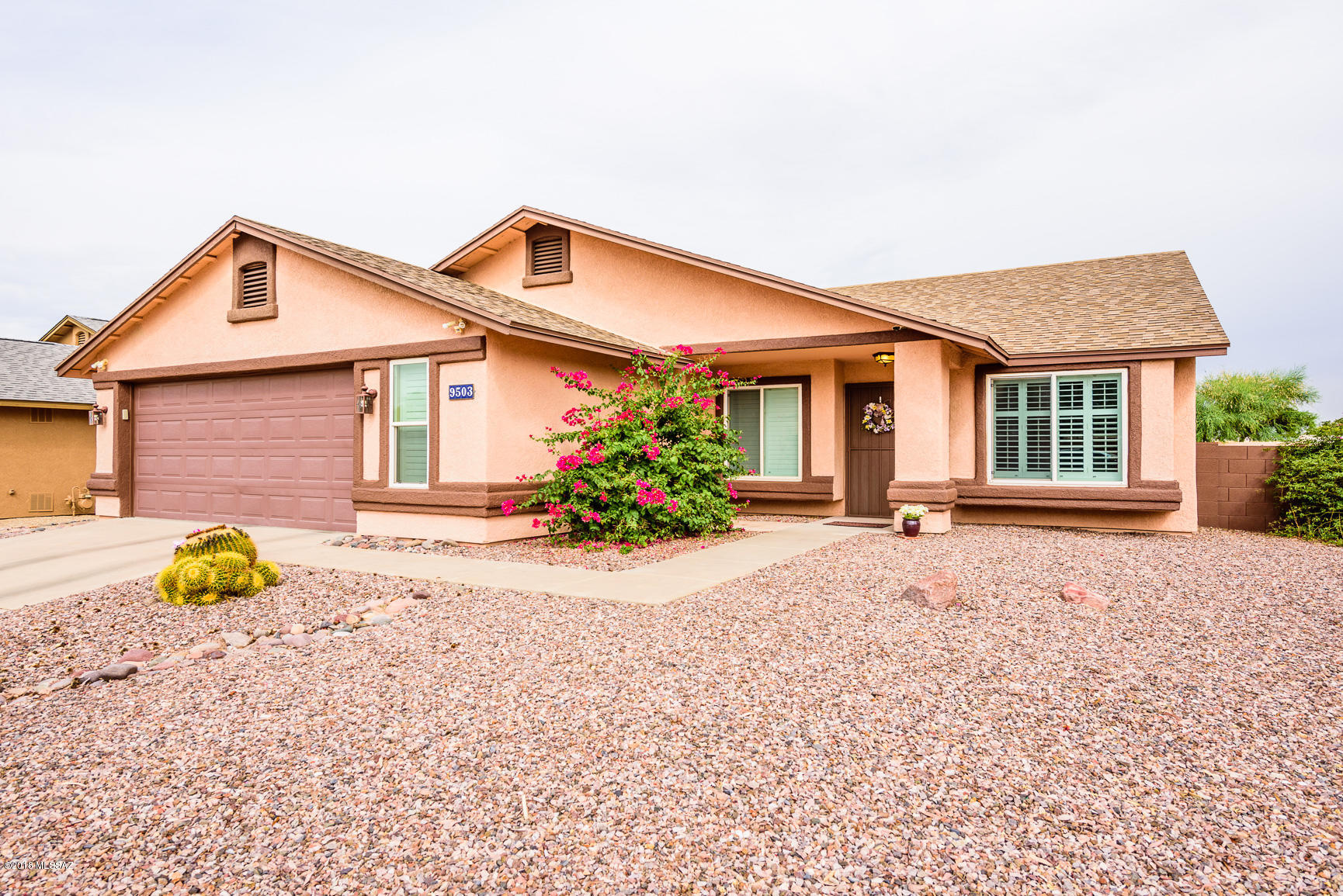 Located in the award winning Vail School District this 3 bedroom/2 bath home with a den is move-in ready!!  A chef's dream kitchen boasts SS appliances, granite countertops, large island, a  gas stove, cherry cabinets with soft close drawers and doors! Plantation shutters throughout home. Master bath includes a double sink vanity with a granite top, a garden tub, and separate shower. Large master suite with walk-in closet for extra storage. Structured wiring begins with the Smart Panel conveniently located in the hallway closet. The Smart Box ensures the strongest possible connection and signal to each of your electronic devices. Feel confident you'll receive the highest level of performance from your electronics with pre-wired Cat5 cables throughout the home. Complete replacement of all polybutylene pipe, fittings, and re-pipe of the hot/cold water distribution system inside the home done in 2015 (see attached receipt). Current roof warranty in place until 10/16/18. New furnace installed in 2015! Home is located on a spacious and private lot without neighbors behind. Come to see it today!