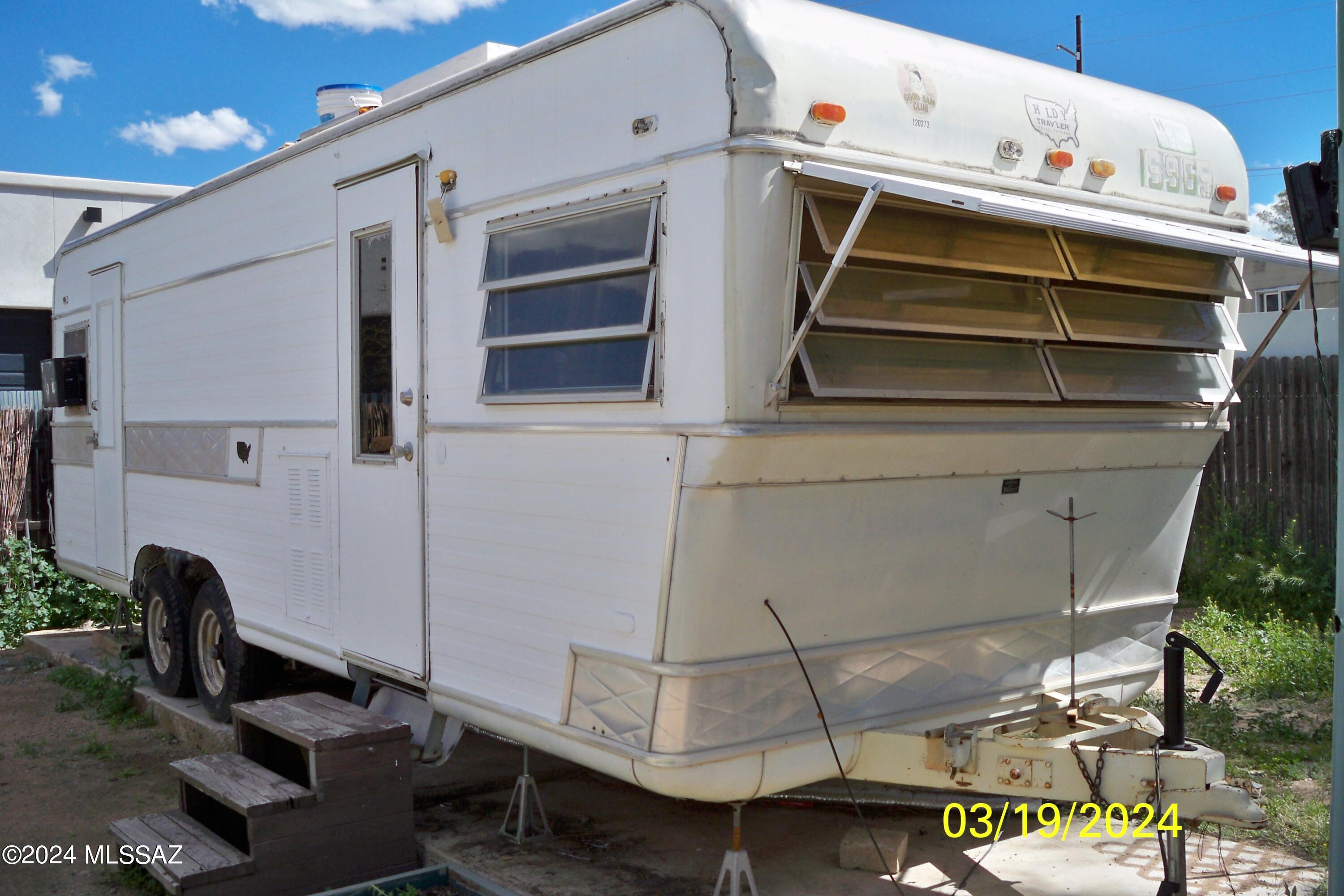 Compact and Cozy and Cheap!!  Mobile home for rent in North Central Tucson, 1 BR/1BA. Close to bus transposition one block away, private fenced yard  yard with parking!