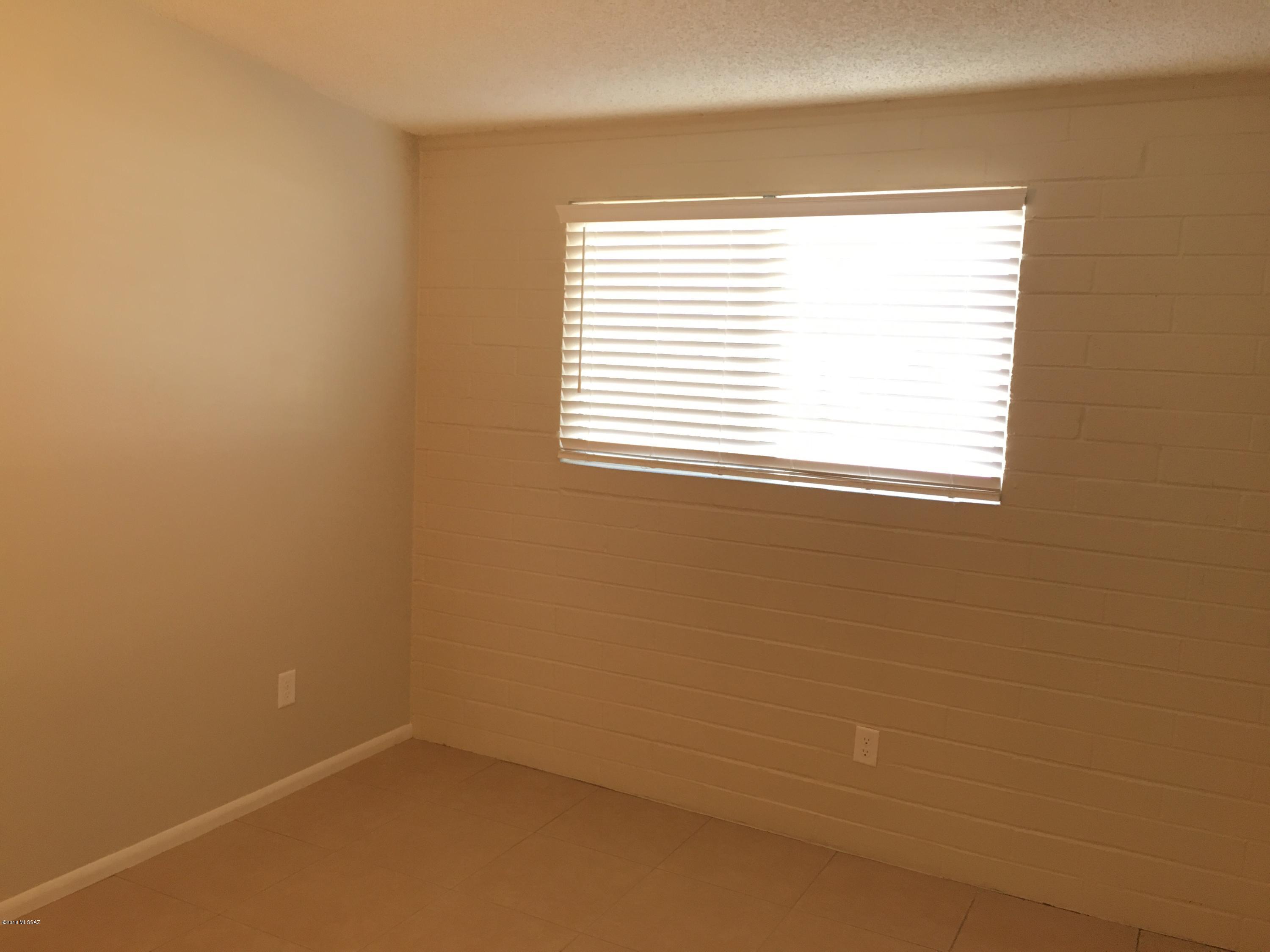 Melody Lane Estates NO. 5 (1-40) - Residential Lease