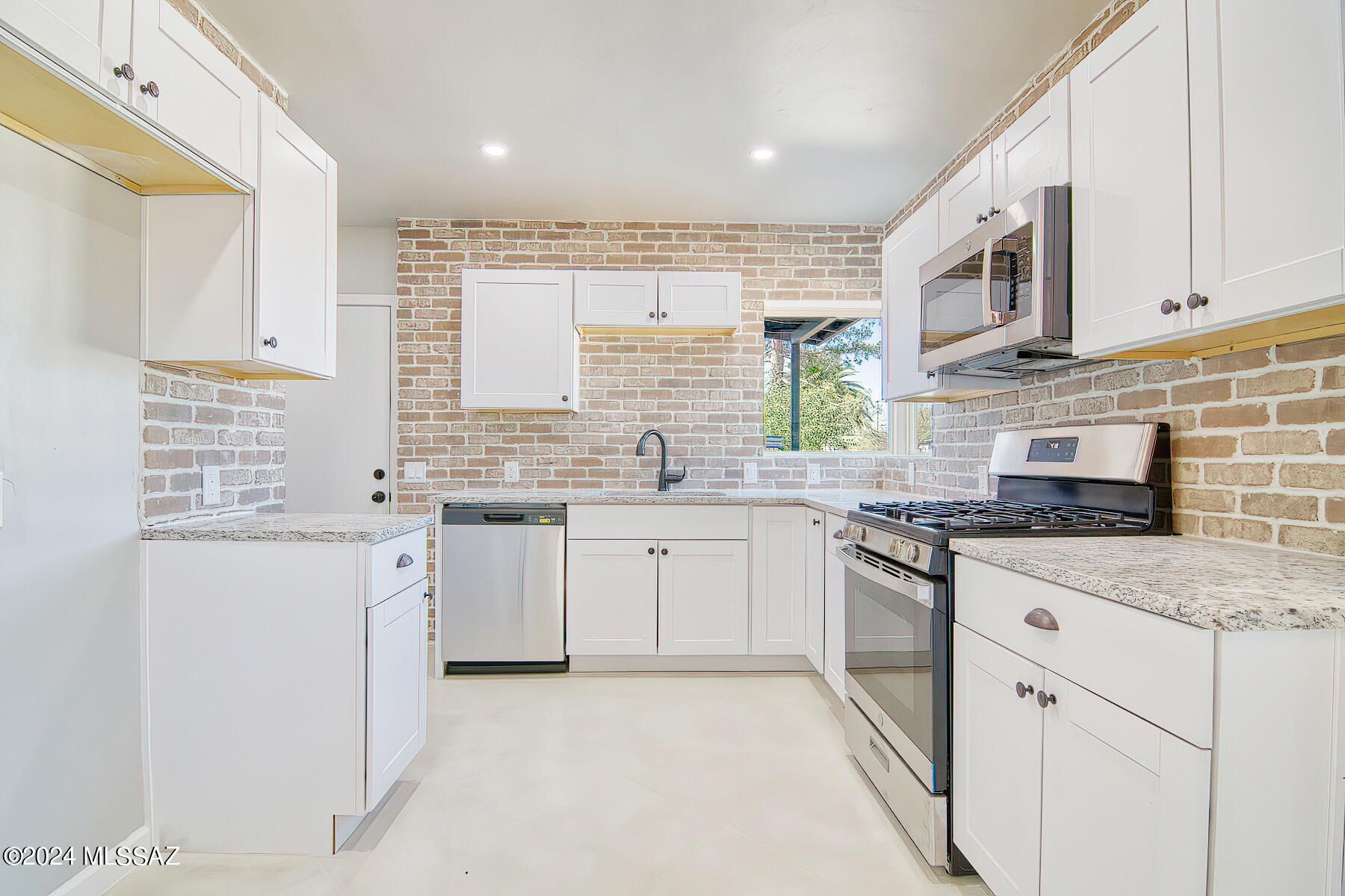 Del Monte Village - Residential