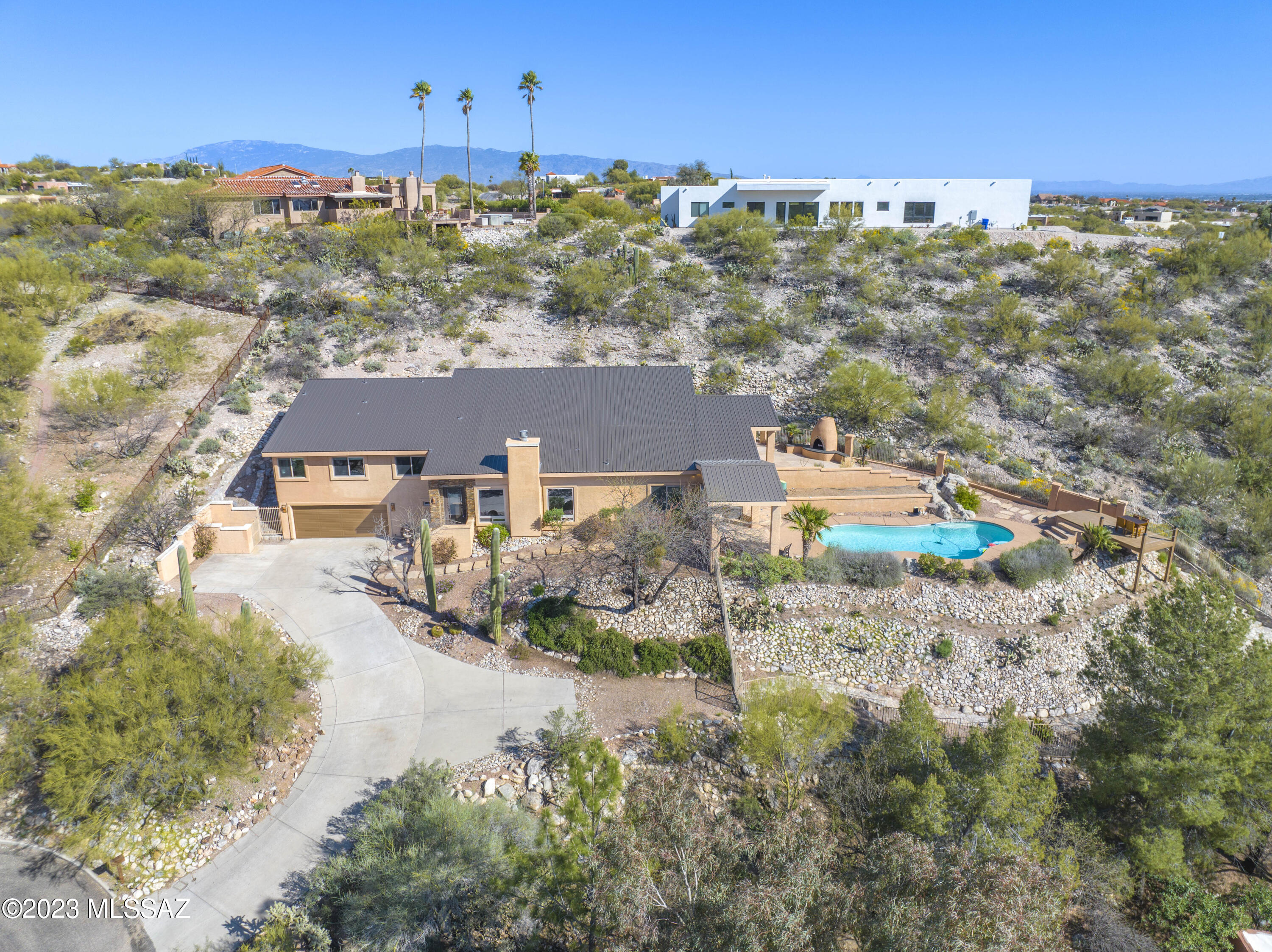 Buyer incentive of 1% offered by seller to buy down rate!!  Beautiful contemporary â'' modern updated house with stunning MOUNTAIN & CITY VIEWS.  Souring Ceilings Heights.  Large picture windows and Pella sliding door.  Stainless steel kitchen granite counter tops, maple cabinetry, travertine-wood and some tile floors.  Two Flagstone covered patios with a viewing deck (Quite and Private).  New slate entry with master bathroom to die for, and a master room with views (Mountains).  Catalina Foothills H.S., one of the tops schools in Tucson. Agent/Owner