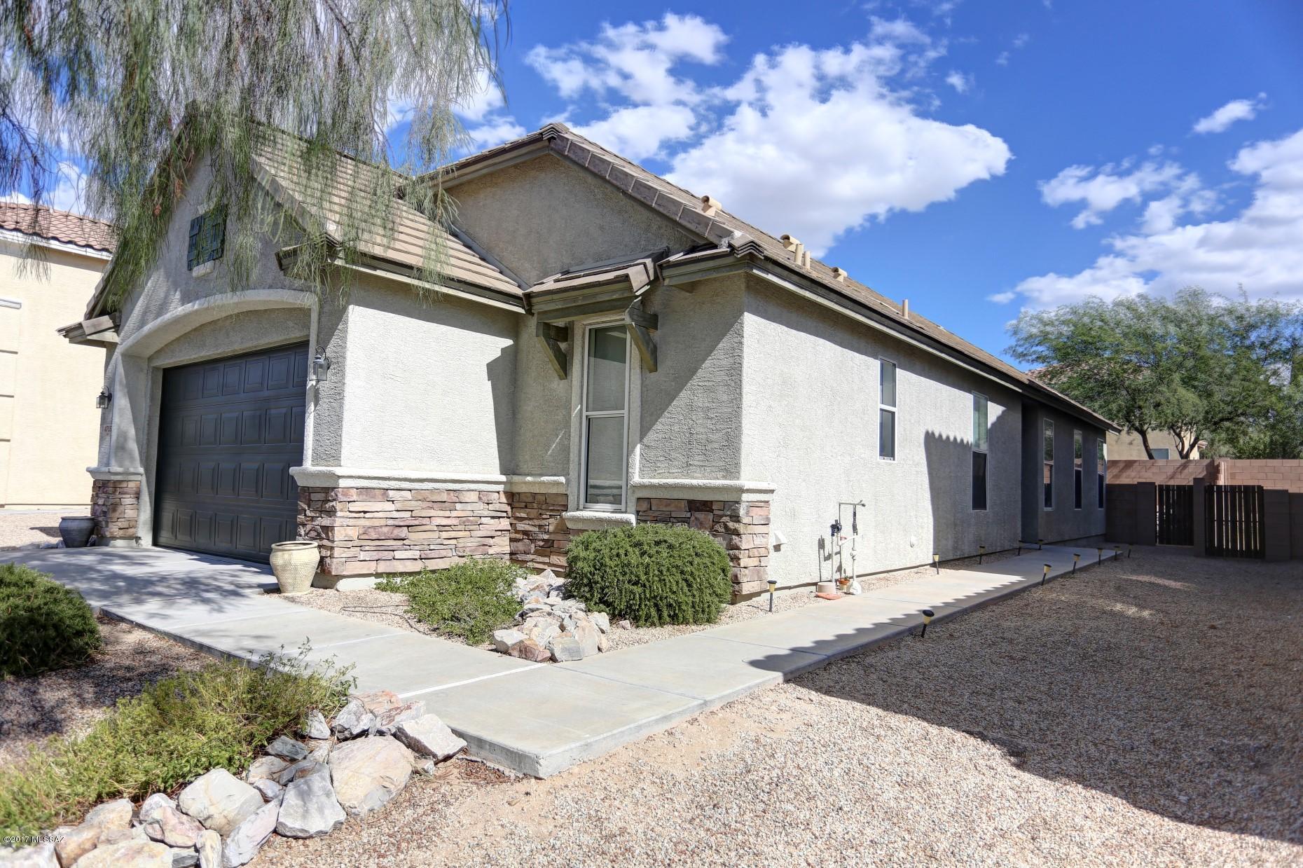 Gorgeous move in ready home.  Light, spacious floor plan with tile in all the right places. Neutral colors throughout, kitchen boasts plenty of cabinets & counter space, recessed lighting plus large pantry. Master with large walk in closet, master bath with garden tub & dual vanities. 2 further bedrooms & large laundry room. Linen blinds throughout - Covered back patio with easy care yard complete this great NW home. Come see it today !