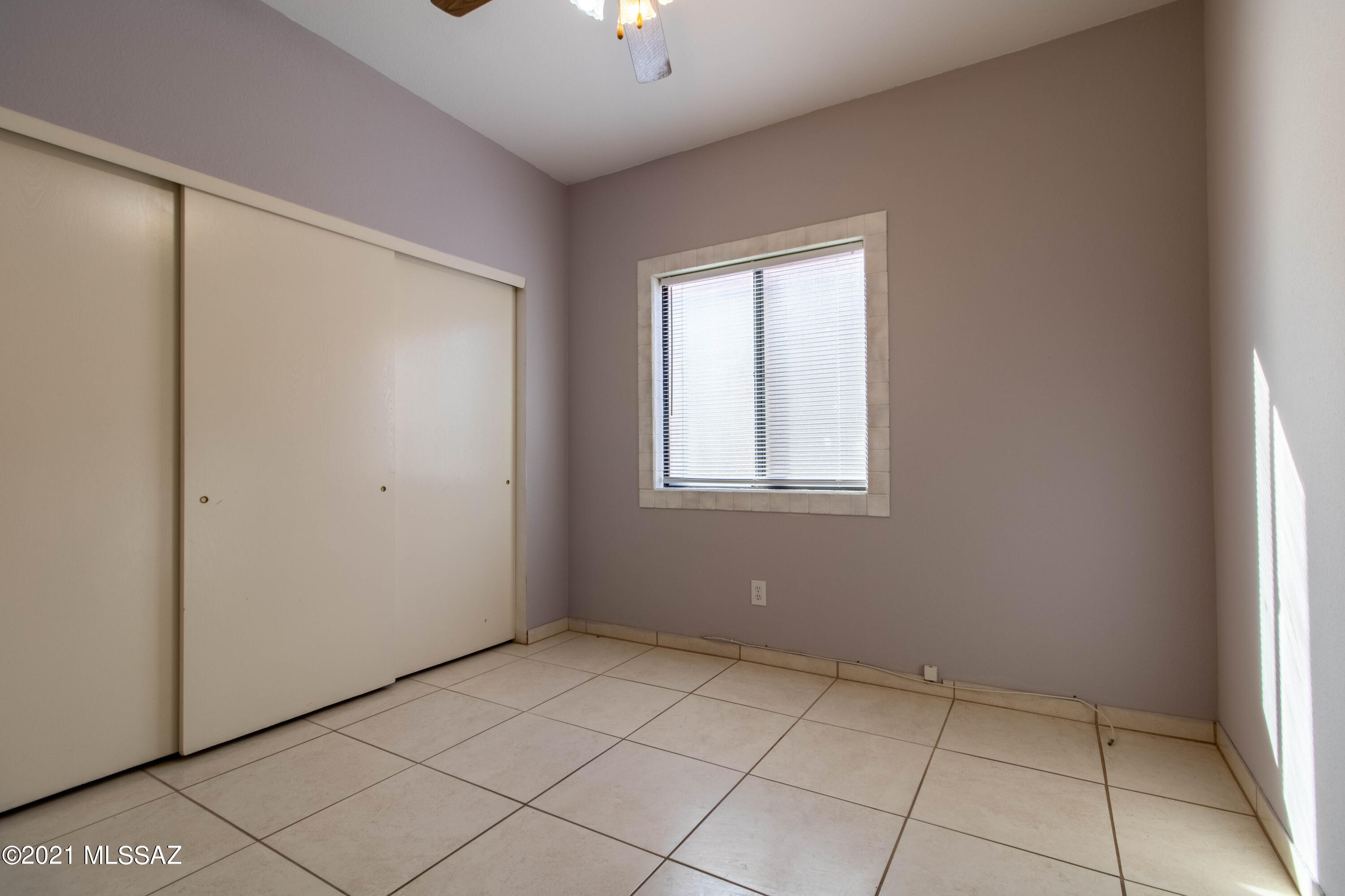 Hacienda Del Oro (1-879) - Residential Lease