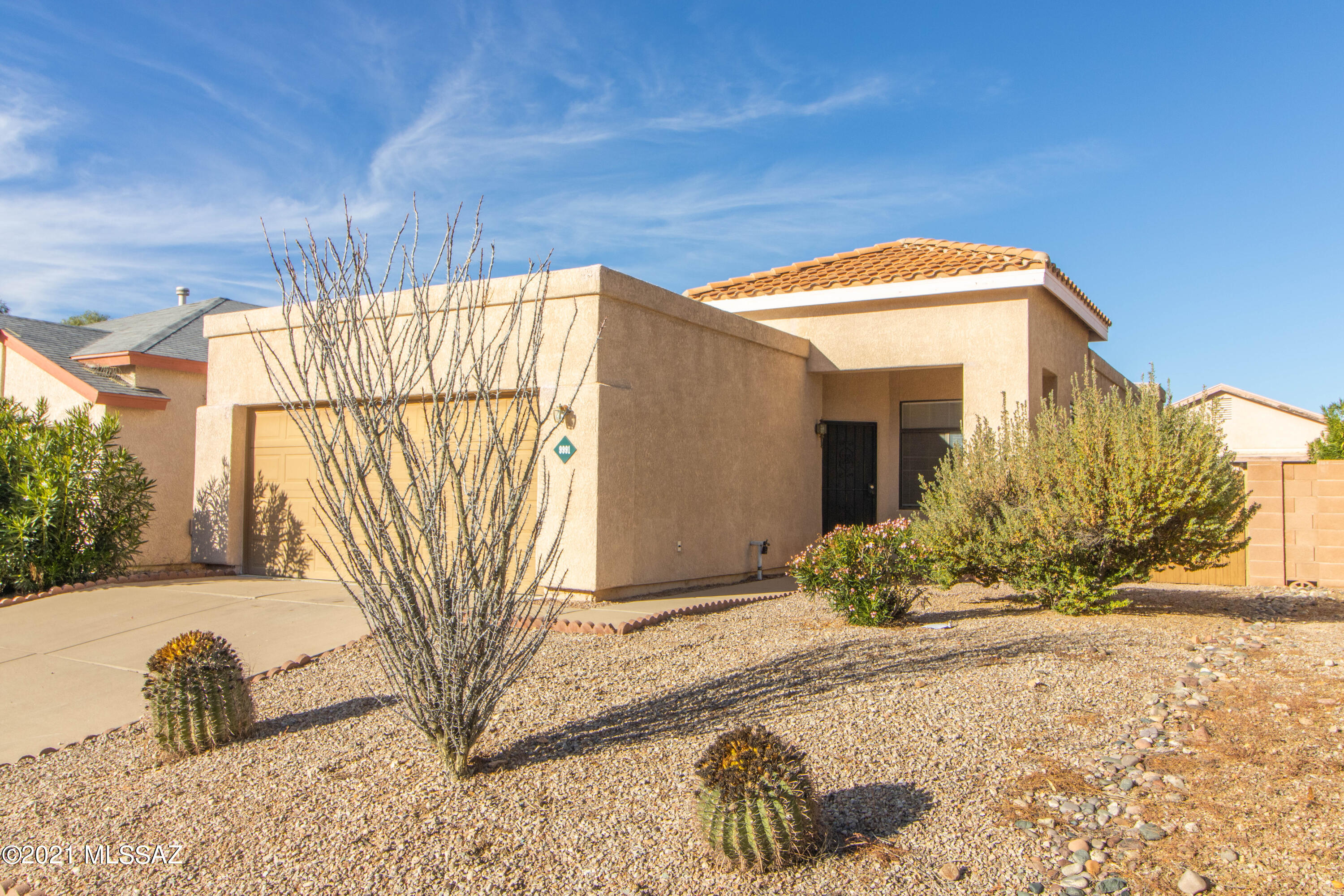 Hacienda Del Oro (1-879) - Residential Lease