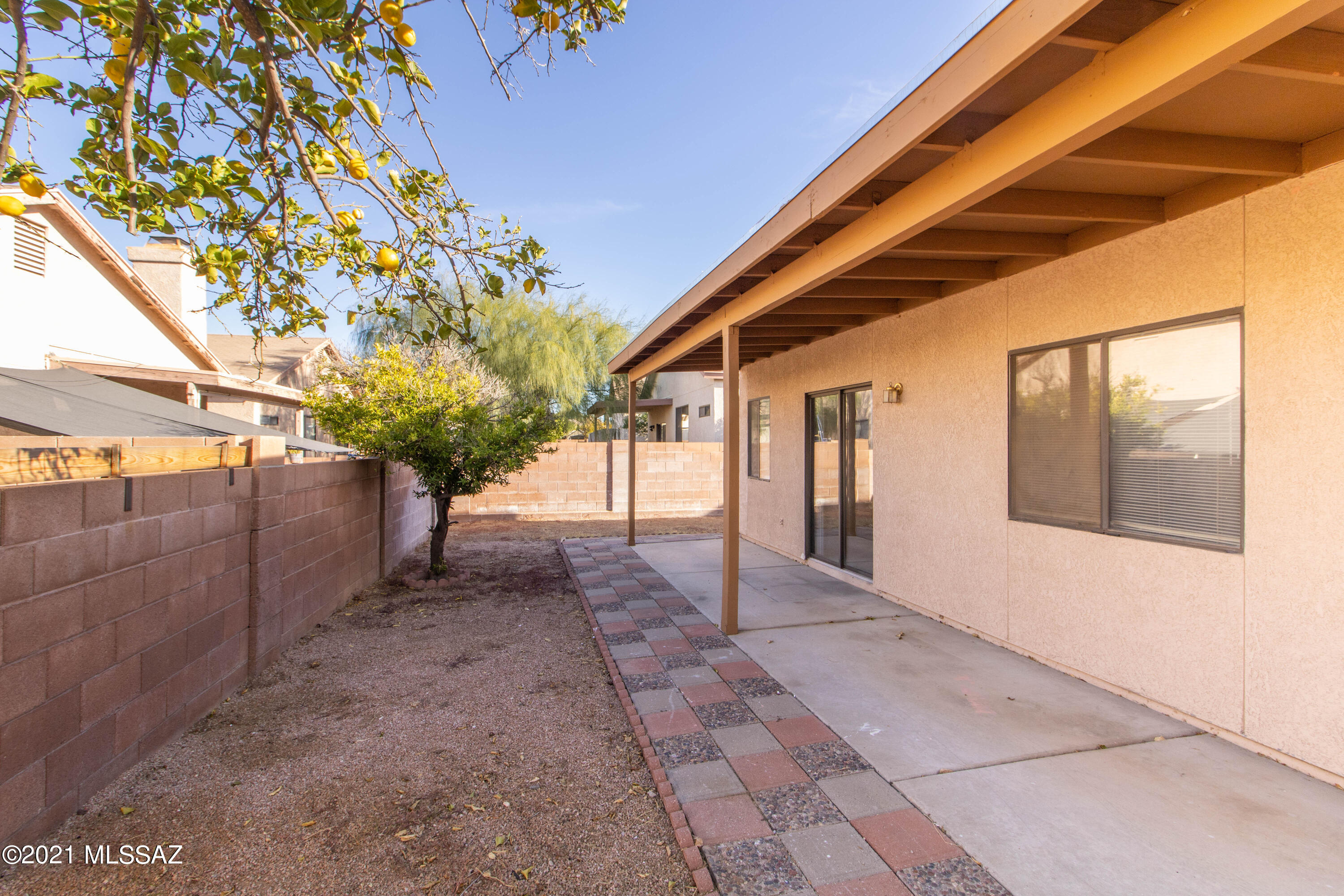Hacienda Del Oro (1-879) - Residential Lease