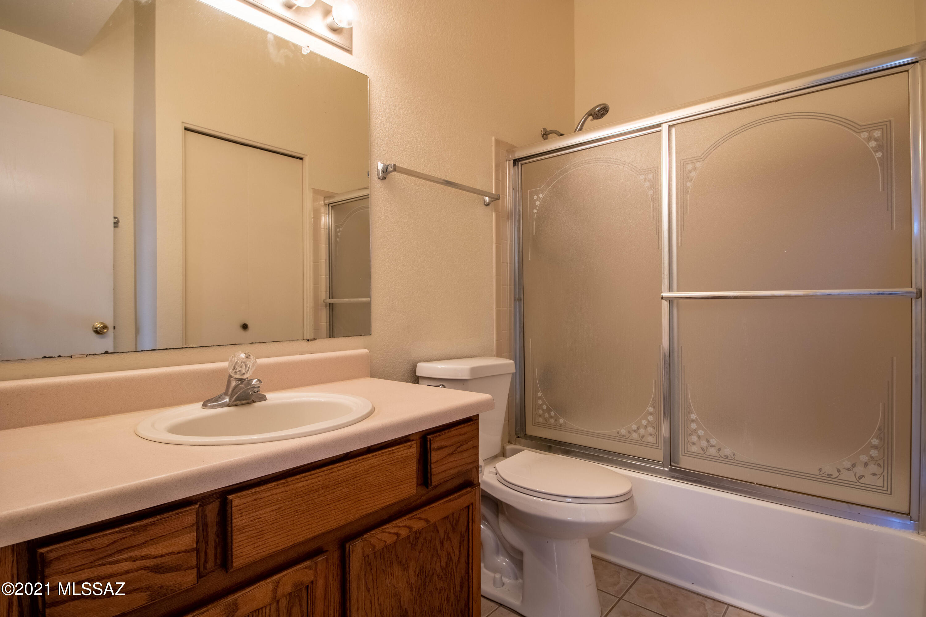 Hacienda Del Oro (1-879) - Residential Lease