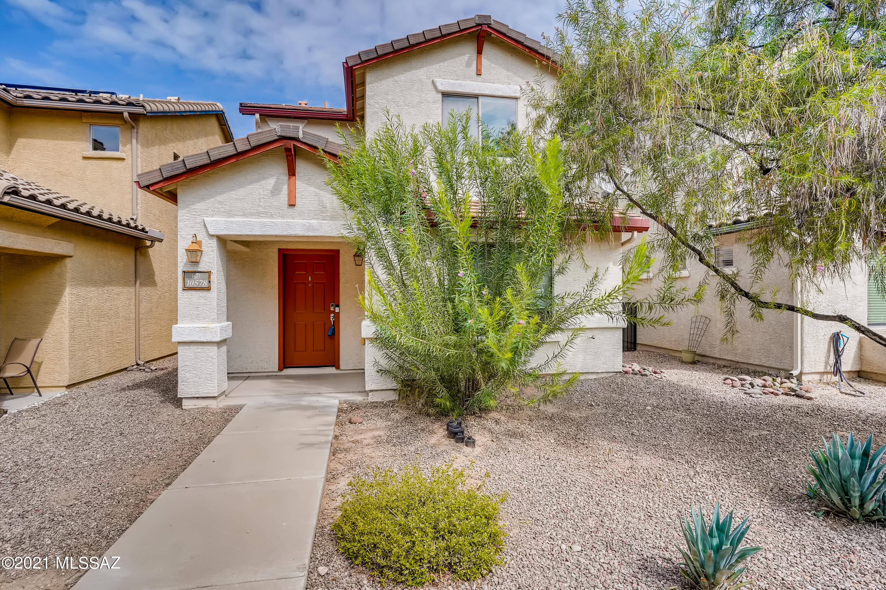 Prepare to fall in love with this charming 2 bedroom, 2.5 bathroom home in Tucson! As you enter, warm natural lighting cascades into the open-concept living room, creating a relaxing space that's perfect for entertaining guests. The kitchen is a delight, boasting a breakfast bar and ample cabinet space. Retreat to the private solace of the primary bedroom, complete with an en suite bathroom, a dual-sink vanity, and an enter-in closet. Just minutes from I-10, this home has easy access to an abundance of shopping and dining options, as well as several golf courses, including the Fred Enke and Del Lago Golf Clubs!
