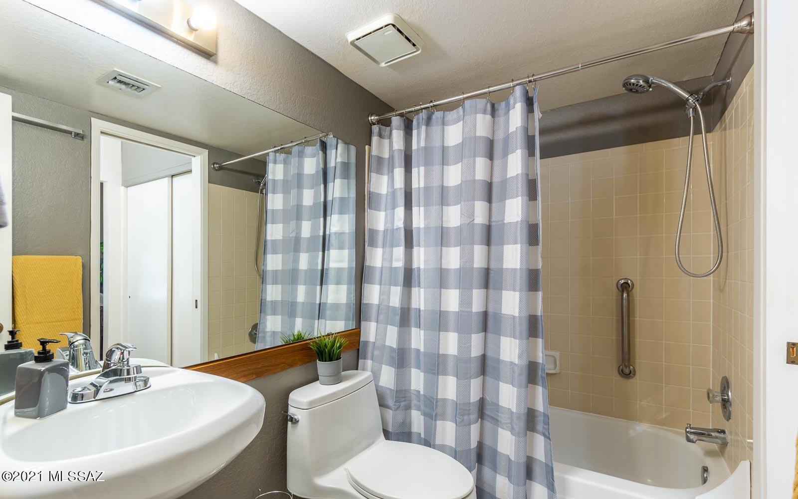 Summertree Condominiums (1-224) - Residential