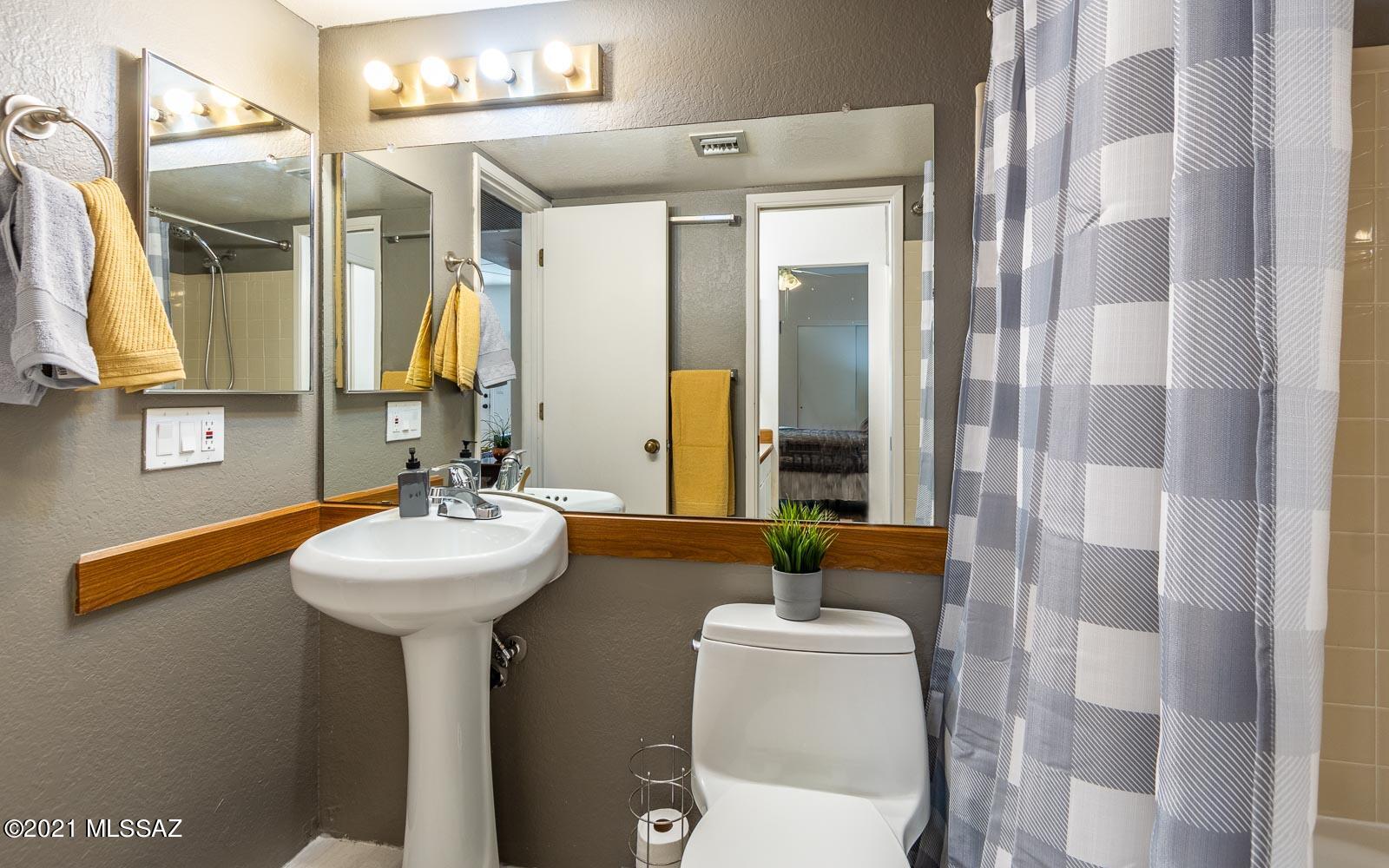 Summertree Condominiums (1-224) - Residential