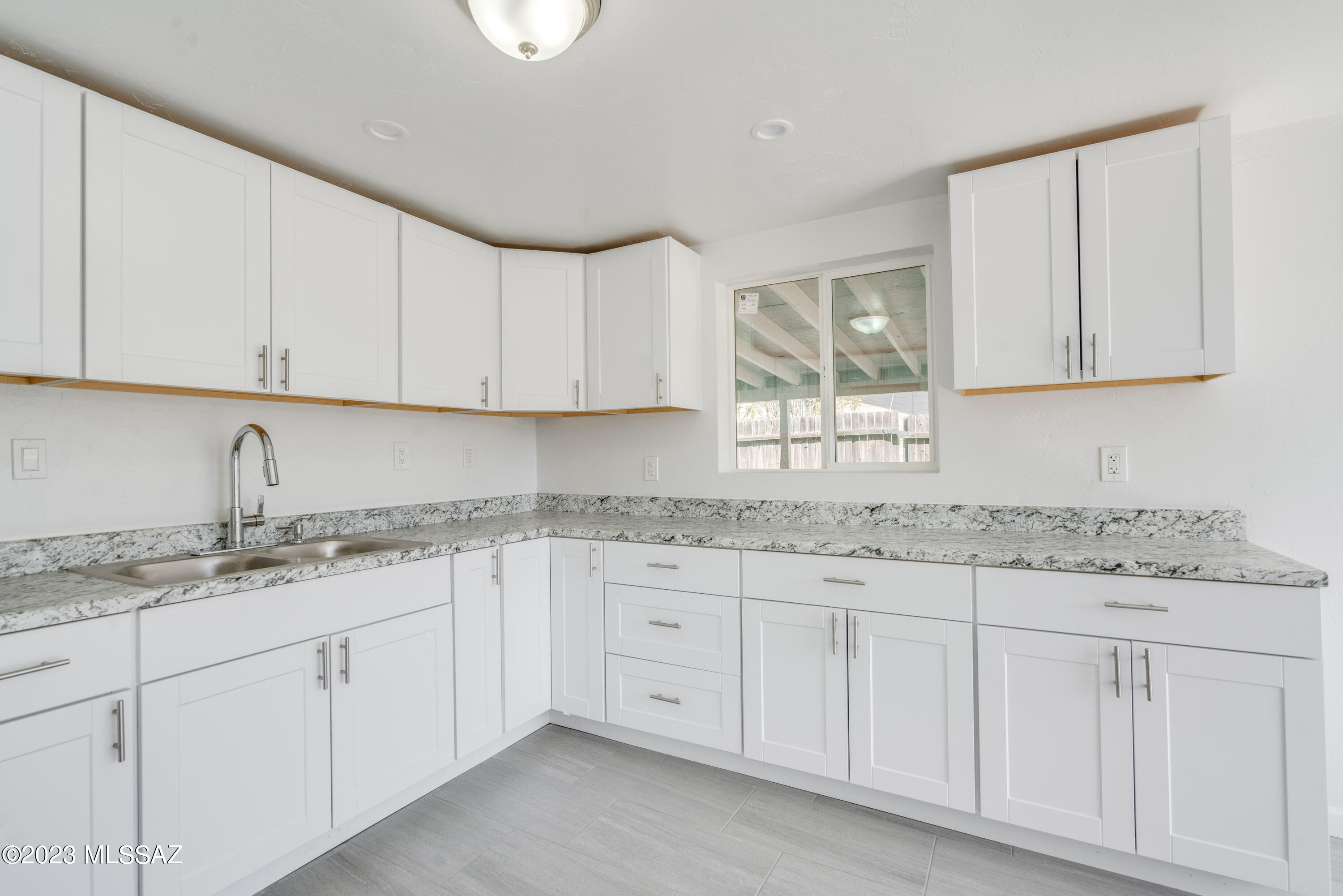 Miracle Mile Manor - Residential