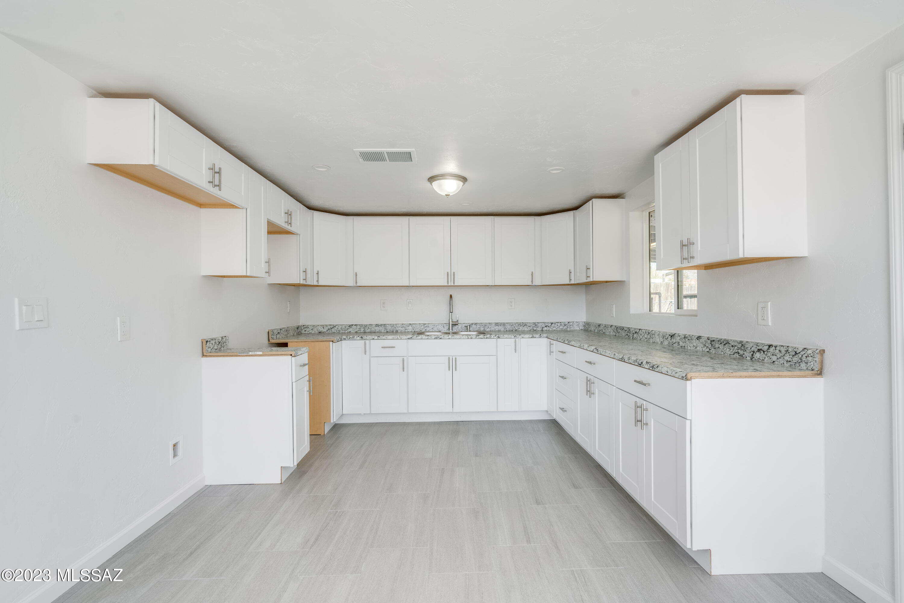 Miracle Mile Manor - Residential