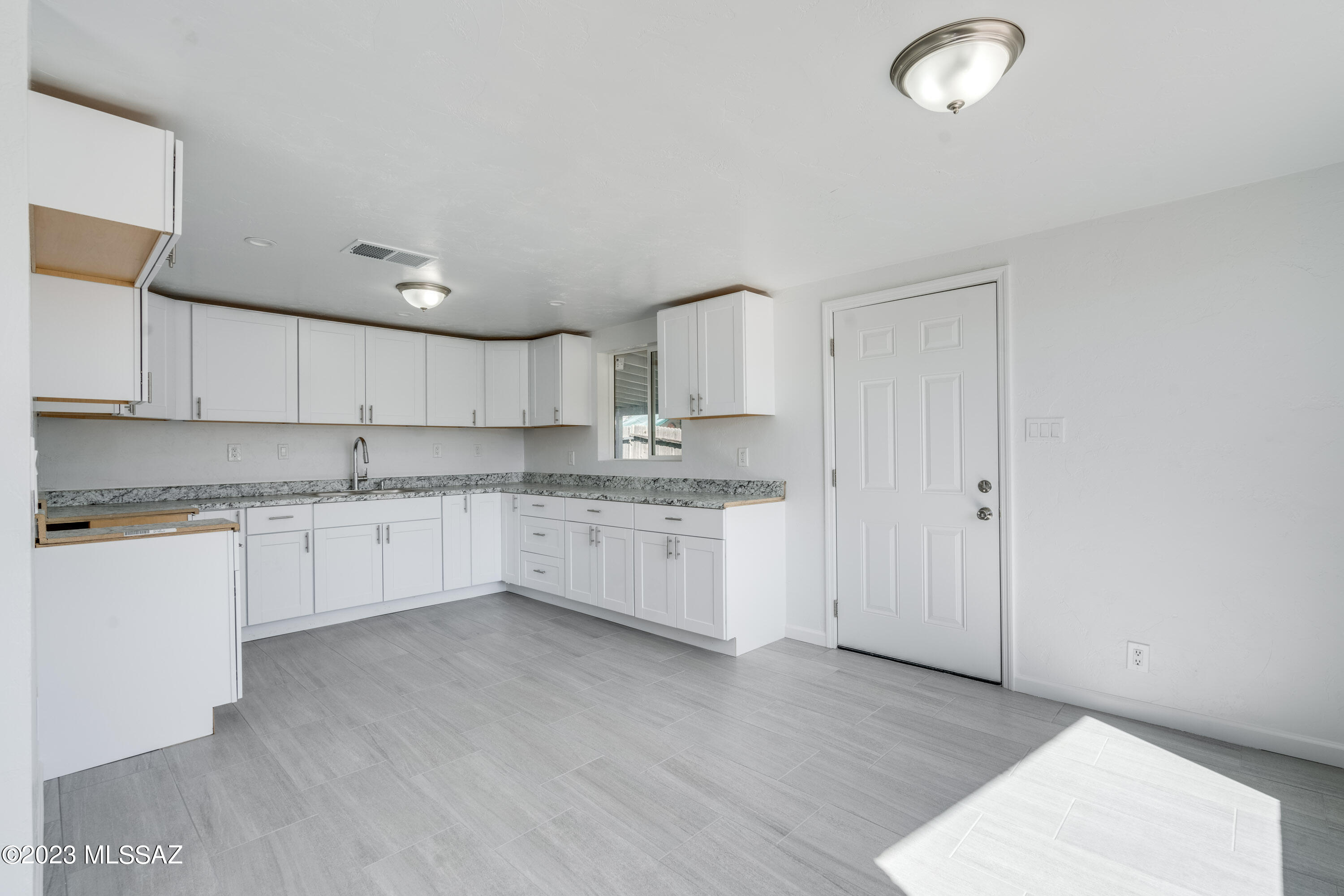 Miracle Mile Manor - Residential