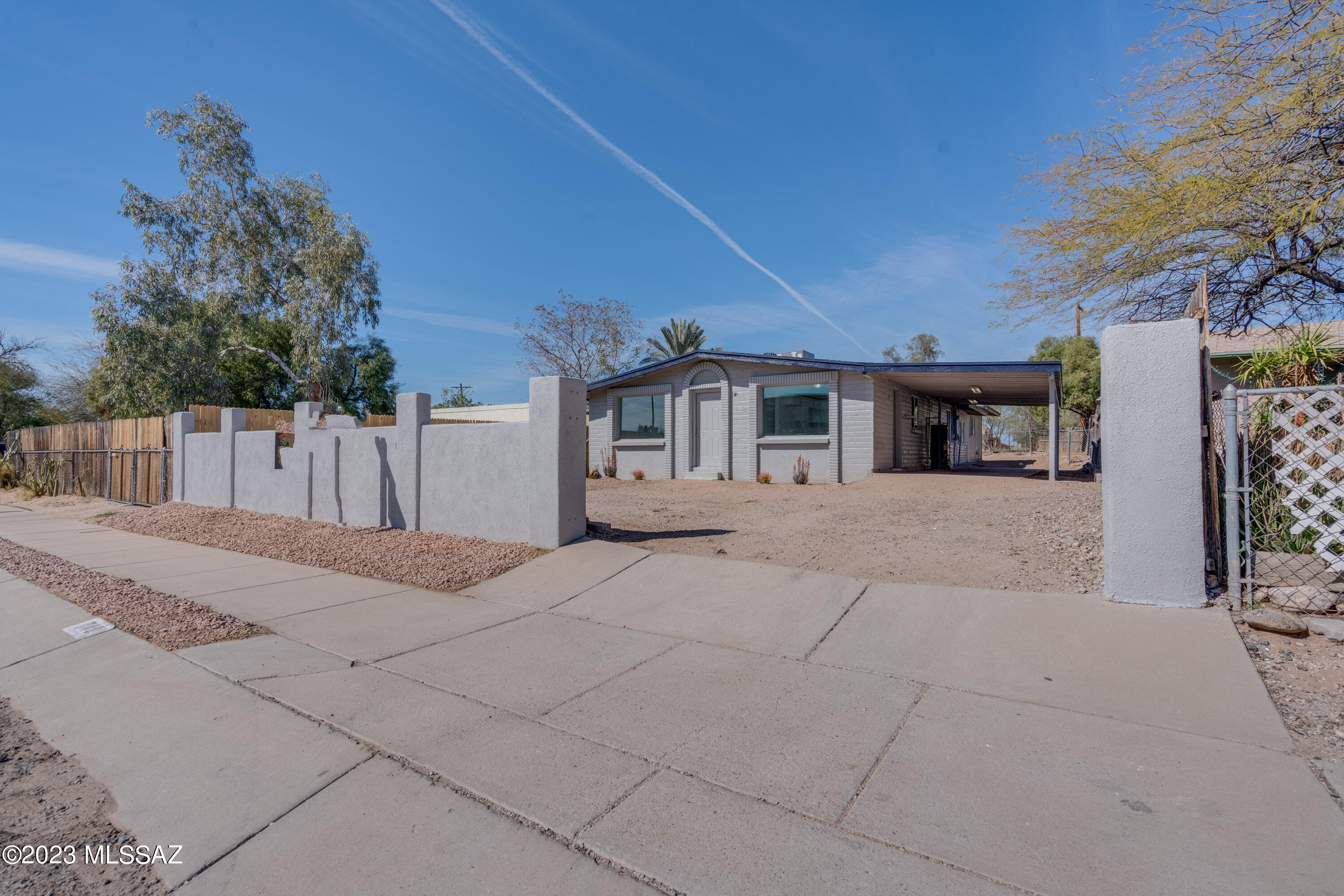 Miracle Mile Manor - Residential