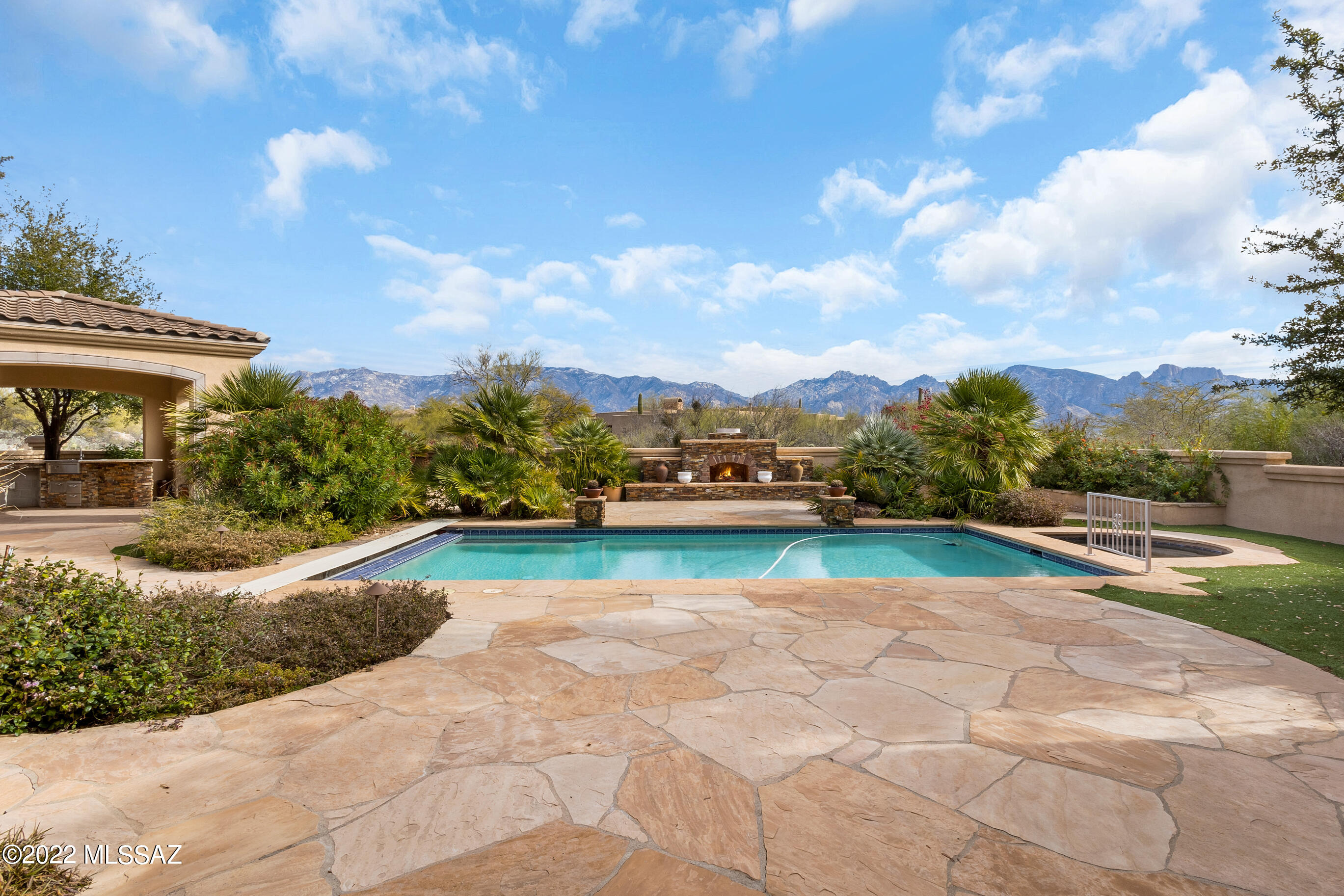 Honey Bee Ridge(The Estates At) - Residential