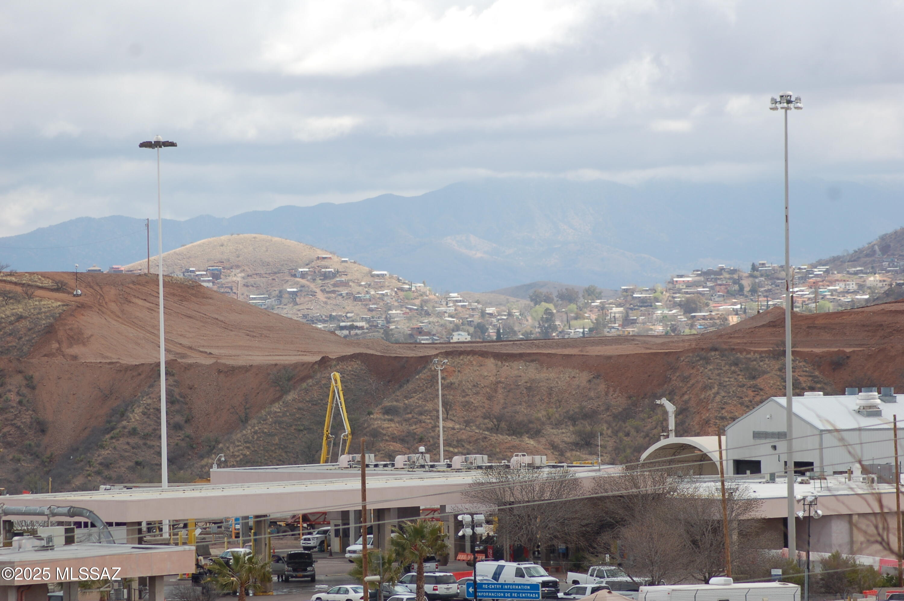 This large lot is ideally situated in the heart of Industrial Nogales, offering a prime location just minutes from the port of entry. With its generous size and strategic positioning, the property is well-suited for a range of commercial or industrial developments. Great proximity to major transportation routes and cross-border trade corridors makes it an excellent opportunity for businesses looking to expand or establish operations in a high-demand area.