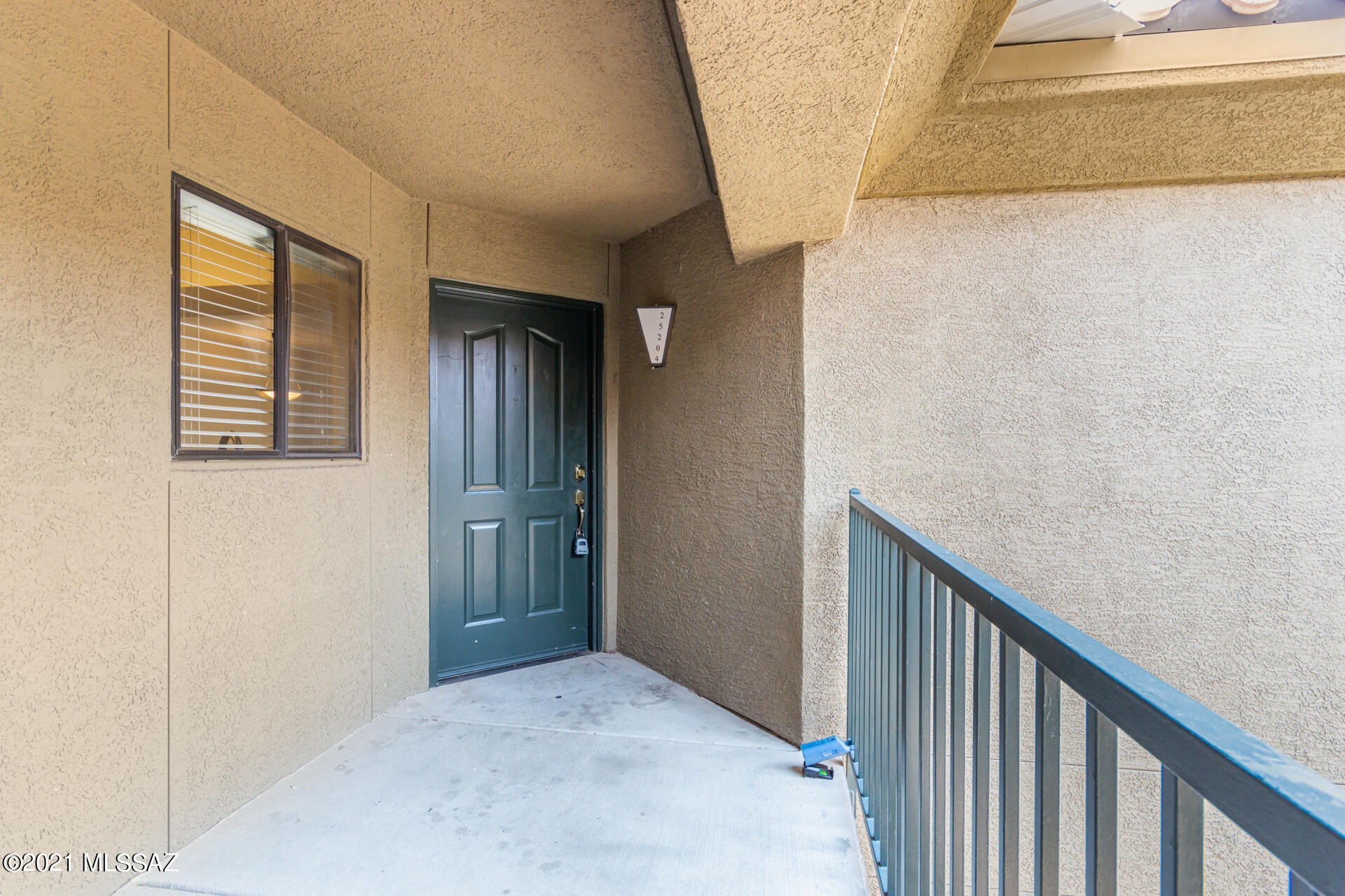 Exquisite Mountain views. Charming 3 bedroom, 2 bathroom condominium! Spacious living/ dining room, plush carpet, soothing palette, window blinds, ceiling fans, & a private balcony.  The lovely kitchen enjoys plenty of  wood cabinets, white appliances, and breakfast bar. Interior laundry room/pantry. The primary retreat boasts ample space, ensuite, and access to the relaxing covered balcony. Enjoy the Gated Community's many facilities, refreshing pool, and spa. Schedule a tour today!