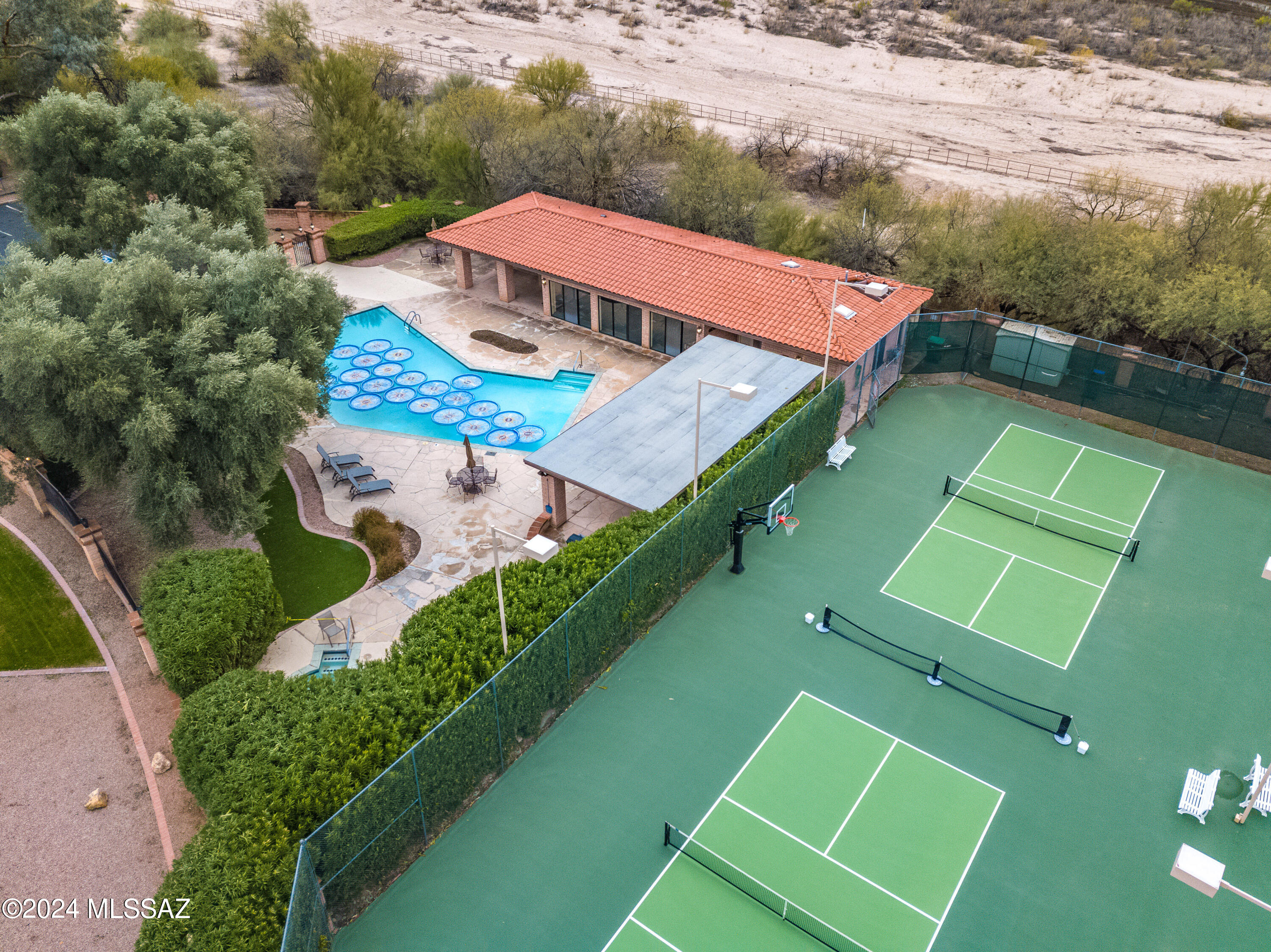 Riverbend - Sabino Canyon Road  (1-97) - Residential
