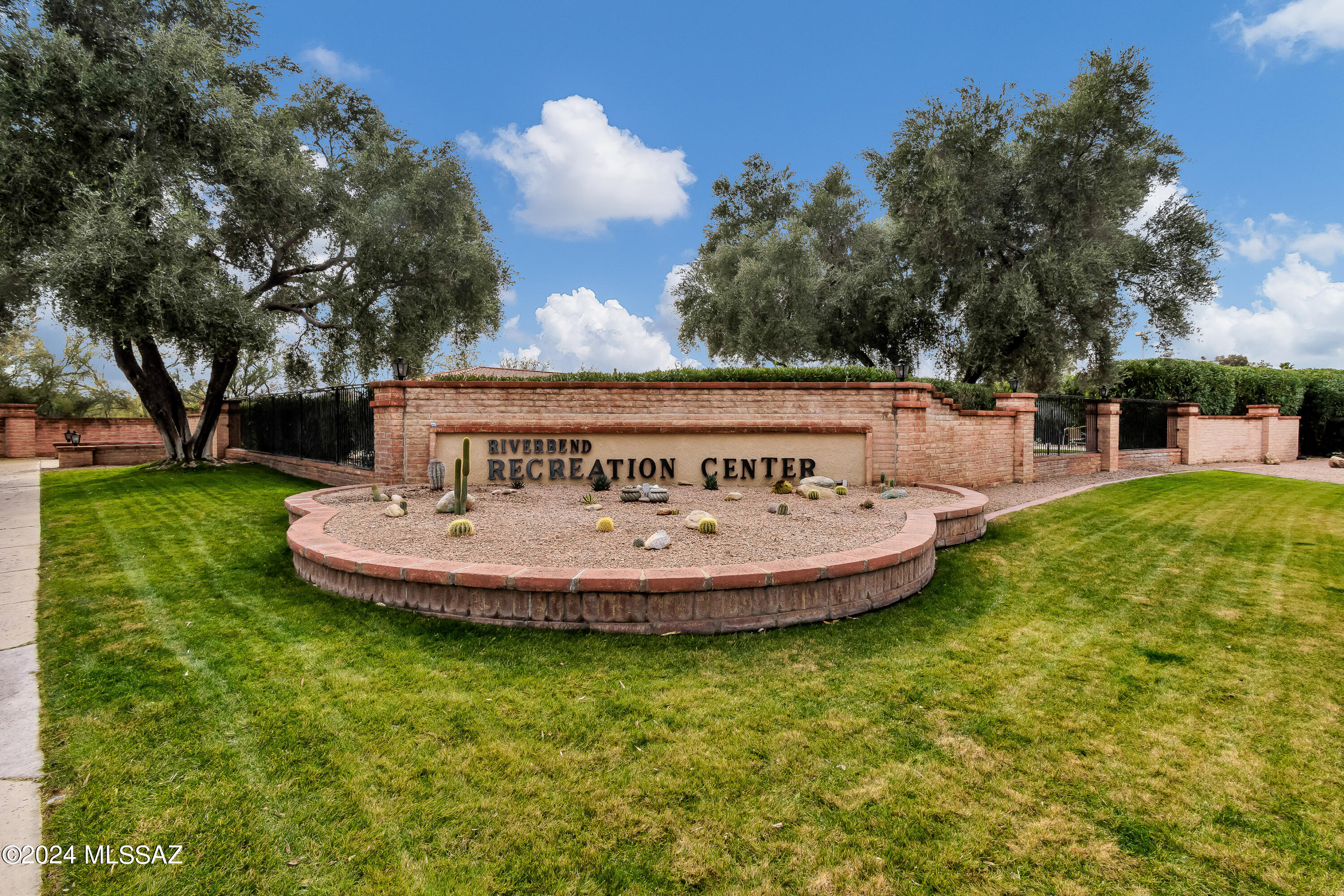 Riverbend - Sabino Canyon Road  (1-97) - Residential