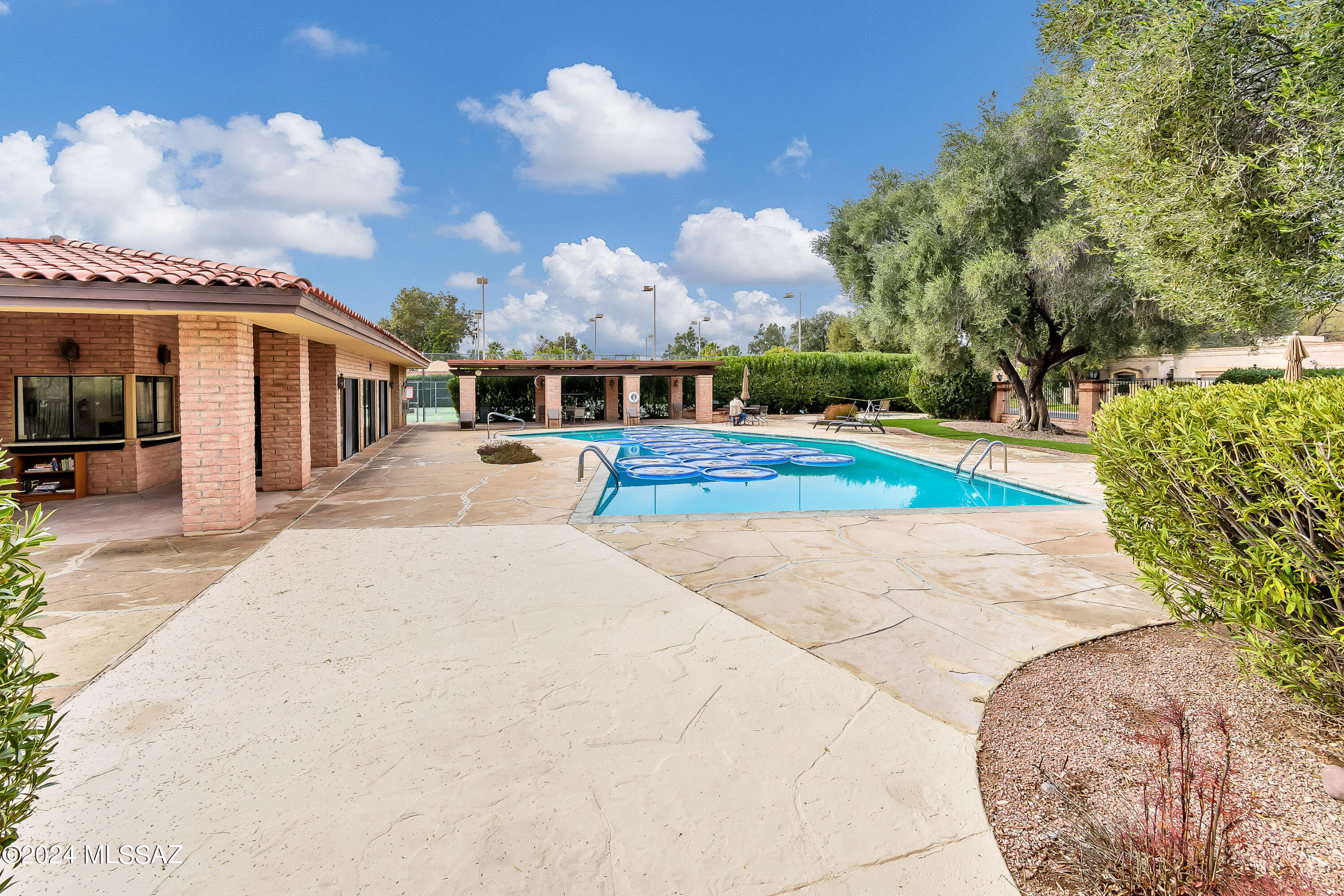 Riverbend - Sabino Canyon Road  (1-97) - Residential