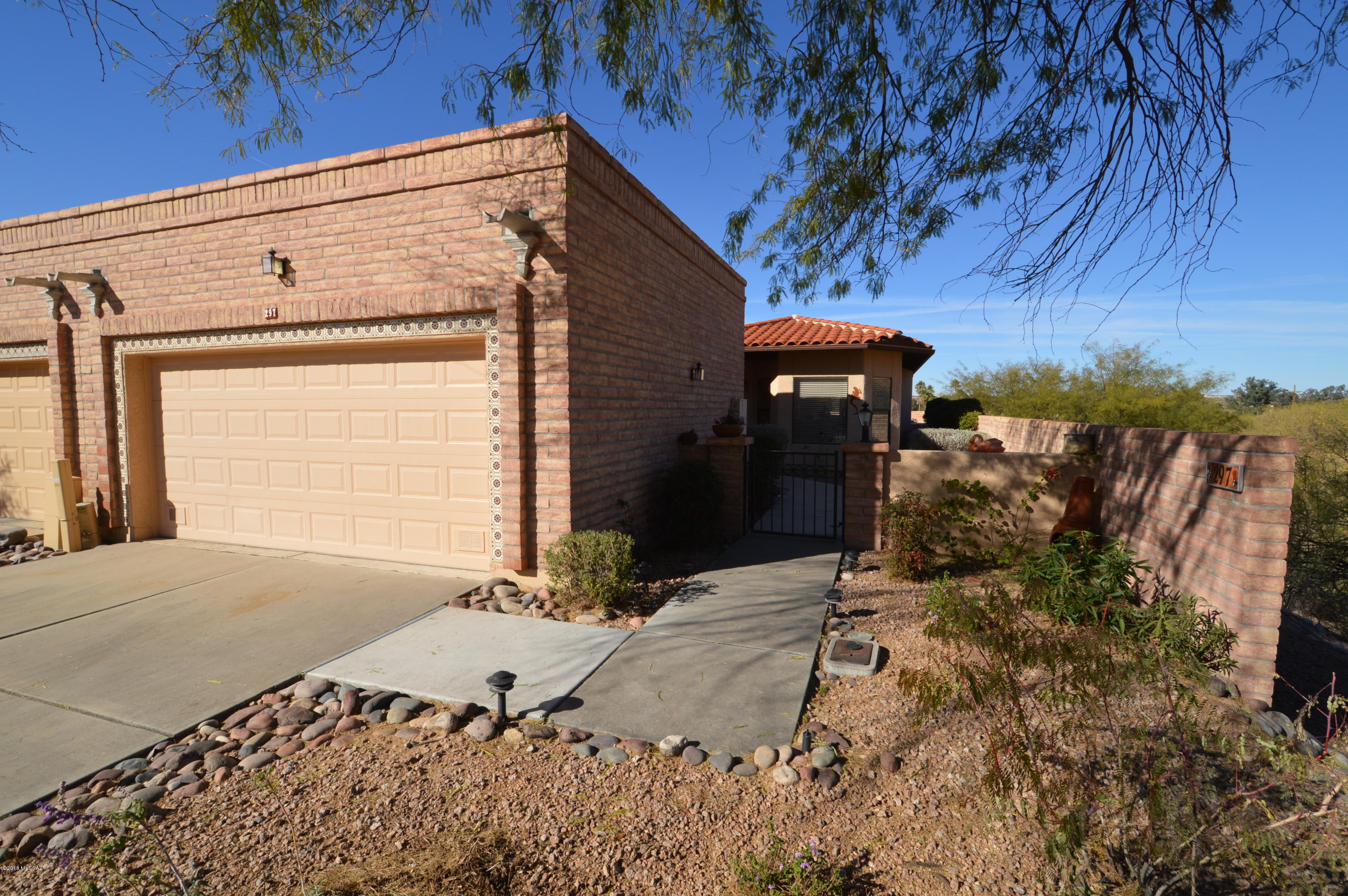 Two bedroom, two bathrooms. End unit townhome with sweeping views of the Pusch Ridge mountain. Elegantly appointed, comfortable and cozy. Over 1500 sq ft with open and bright floorplan. Gourmet kitchen with breakfast nook. Casual dining and living room open to professionally landscaped patio with built-in BBQ and views to die for. 2 car garage and community pool and rec center. Come and relax and enjoy Tucson.