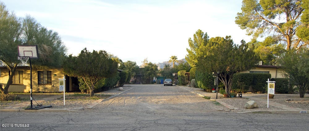 Tri-Plex & Duplex sold together with two (2) tax codes for easy financing .  Tri-plex 1(1/1) 2 (2/a) Units.  Duplex has 1 (1/1) and 1 (2/1) Units.  Centrally located units including ample parking with some covered parking.  Classic 1950's wood finishes.  Great Income potential