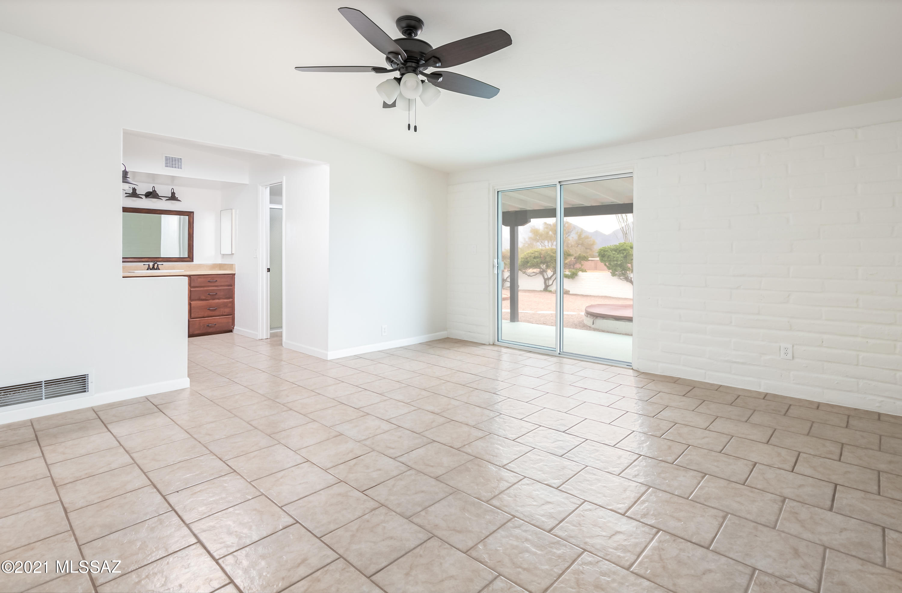 La Cholla Airpark - Residential