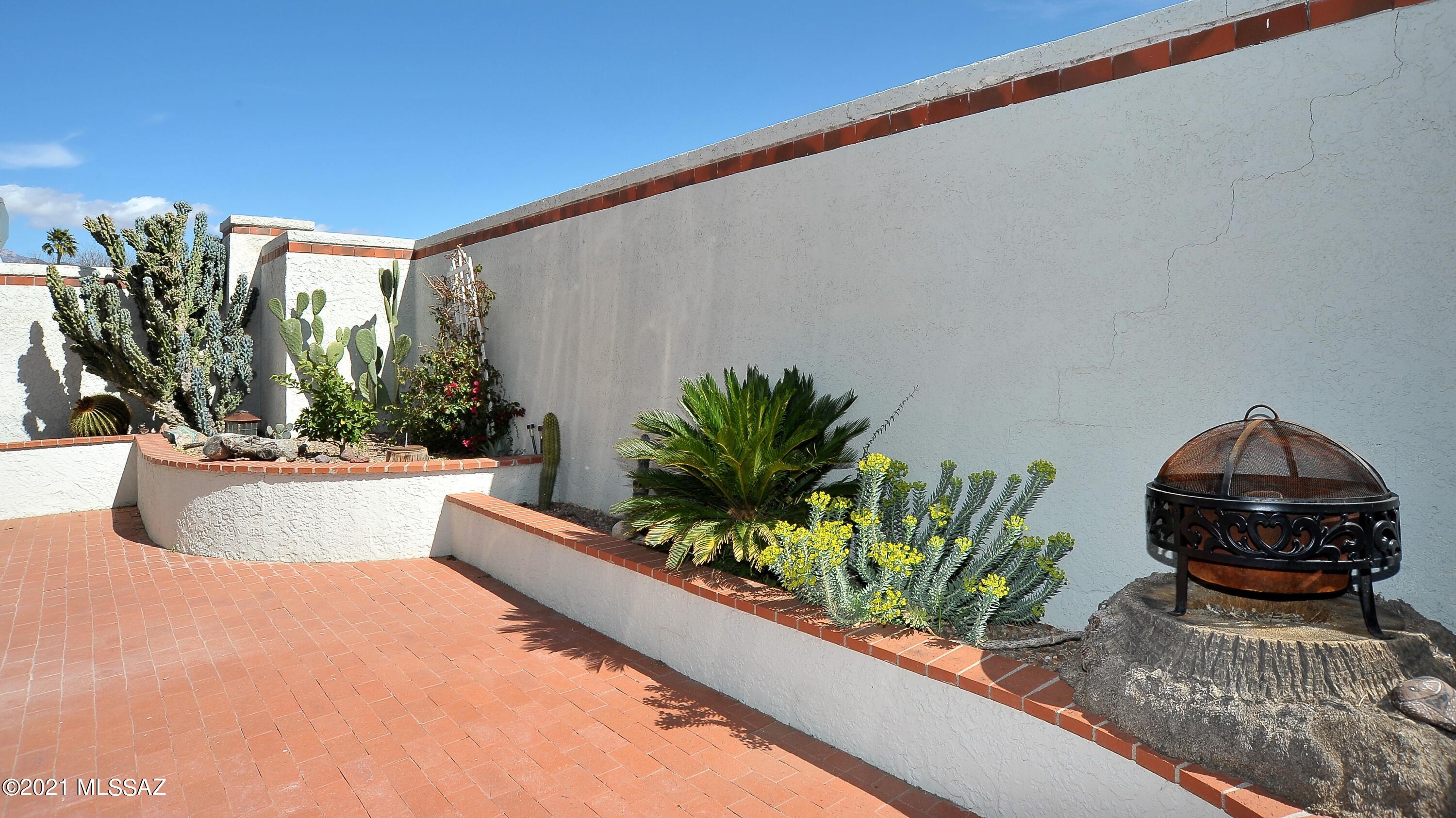 Tanque Verde Est Townhouses - Residential