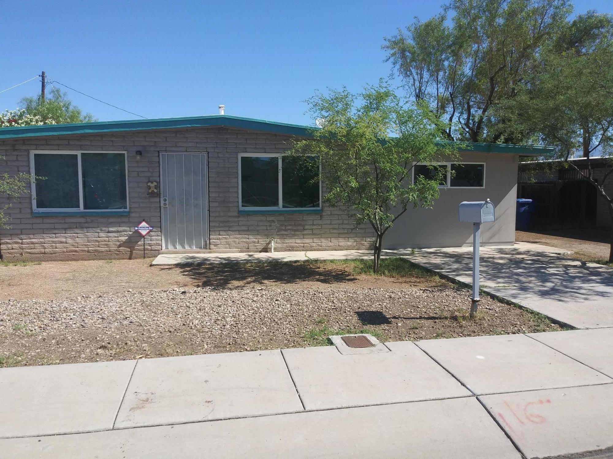Great floor plan, 14 seer A/C, double pane windows, close to Tucson Medical Center and hospital, schools,
shopping, parks, churches, enclosed rear yard with mountain view.  Large laudry room with room for extra
storage.  Bonus room next to large eat in kitchen would be formal dining, home office or game room.