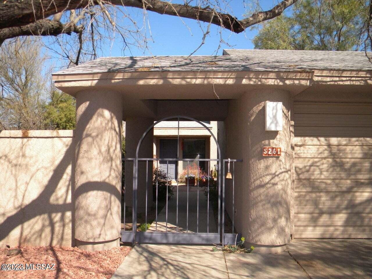 Rare opportunity to own in bosque Creek. Unique larger lot with unobstructed mountain view.Kitchen and bathrooms remodeled with stunning granite tops & backsplashes.Upgraed cabinets with slideouts and under cabinet lighting--all in July 2021.  Beautiful, convenient location.