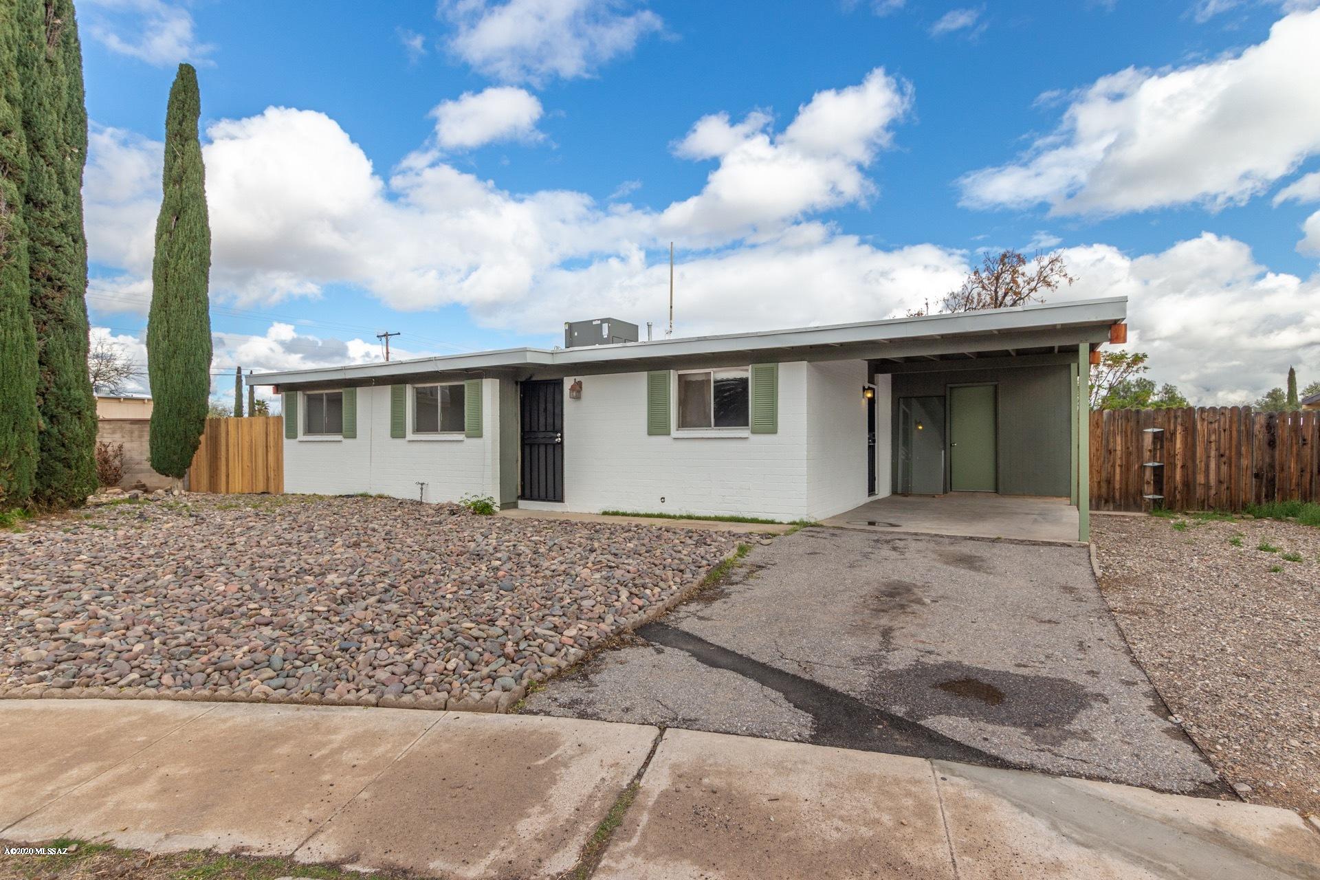 Perfect 3 bed /2bath home with New A/C, New Electrical Service, Just Painted inside and out and Newly Recoated Roof!! Great location and located at the end of a cul-de-sac!! This will sell very soon. Hurry!