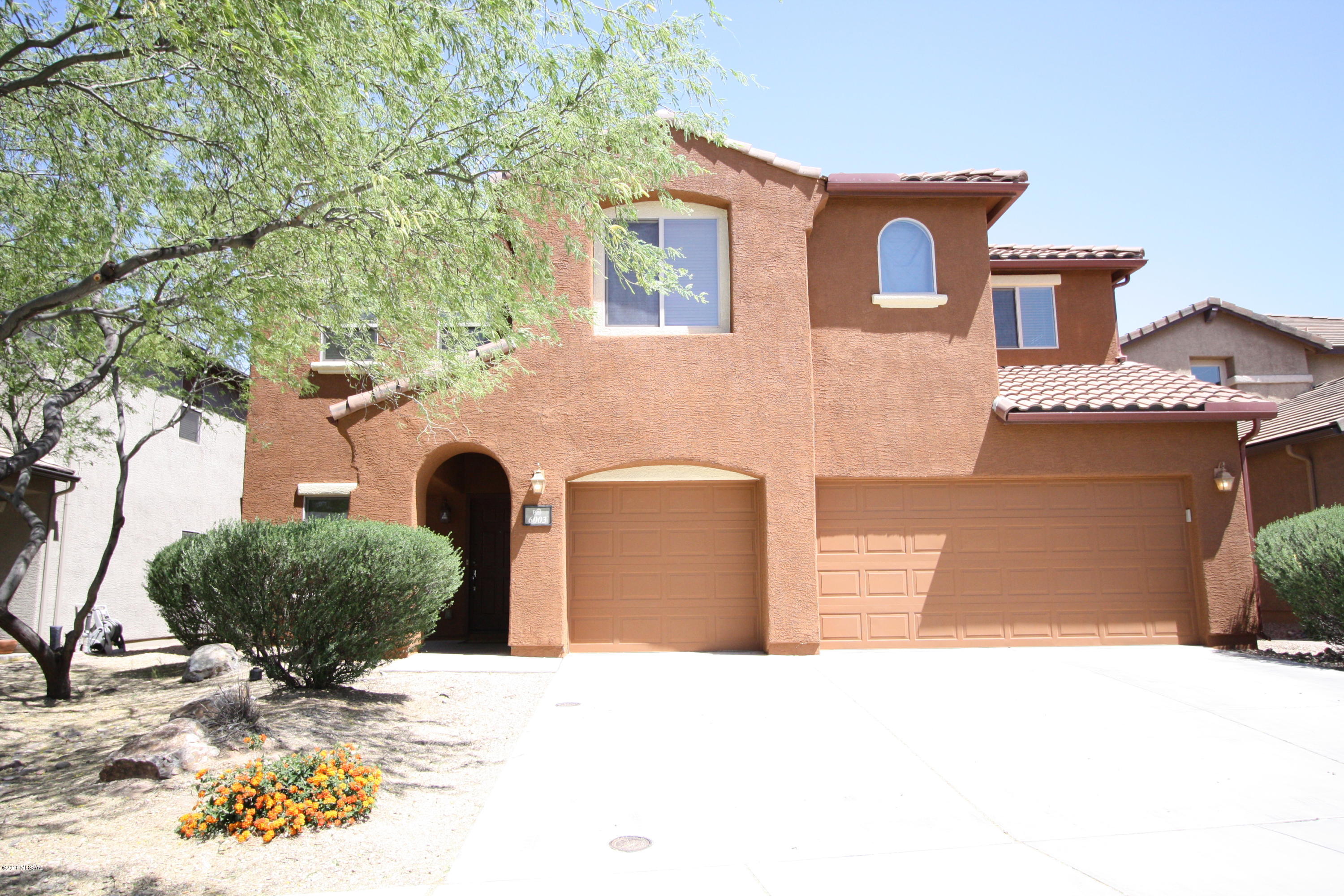 Fabulous 5bdr/4ba located in Sierra Movato!
Downstairs offers one bedroom and full bath, formal living room/dining room, spacious greatroom, open/bright kitchen w/granite counters and stainless appliances.
Upstairs features loft area and 4 other bedrooms!
Master bedroom w/ensuite w/dual vanities, garden tub and shower.
Wonderful mountain views, spectacular outdoor living w/sparkling pool and built-in BBQ!
Pool service is included. *there is no heat to the pool*