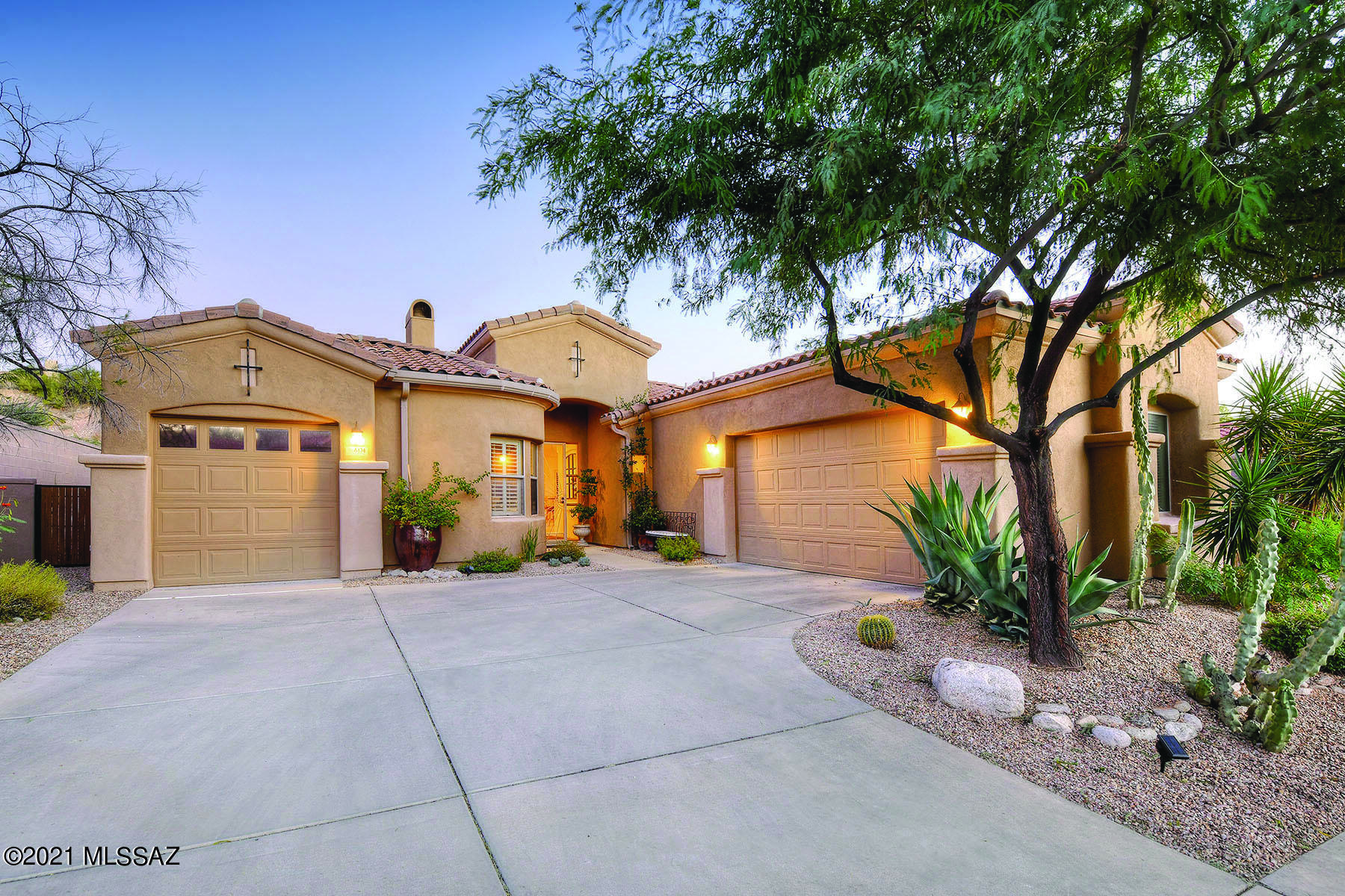 Stunning soft contemporary on a beautiful homesite overlooking mtn views in prestigious gated La Paloma. Foyer entry, exquisite Greatrm w/high ceilings, walls of windows, cantera stone fireplace, formal dining rm, gourm island kitch w/stainless steel appliances, 5 burn gas stove, designer hardware, pantry, lovely brkfst area, tile flrs, 3 bdrms + study w/built-in bookcases & desk (bdrm#4), master suite w/sitting area, lux bath w/dbl vanities, garden tub, sep shower, 2 lg walk-in closets, plantation shutters & priv entry to back patio. Lndry rm w/washer, dryer & sink, 3 car garage & Dist 16 schools. Enjoy gracious outdoor living w/covd flagstone patio, putting green, lush landscaping, comm pool/spa, sidewalks for relaxing long walks & mountain views. Listing agent is related to the seller.