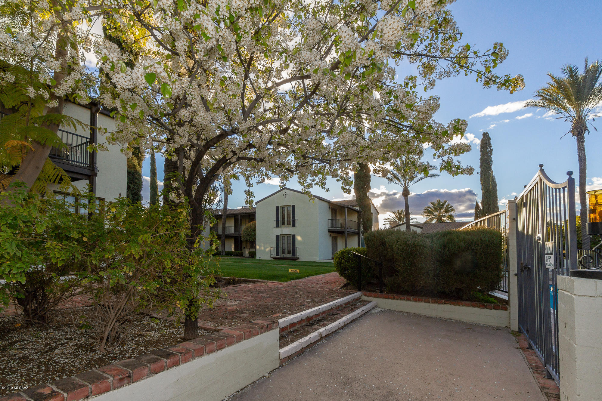 El Encanto Apartments - Residential