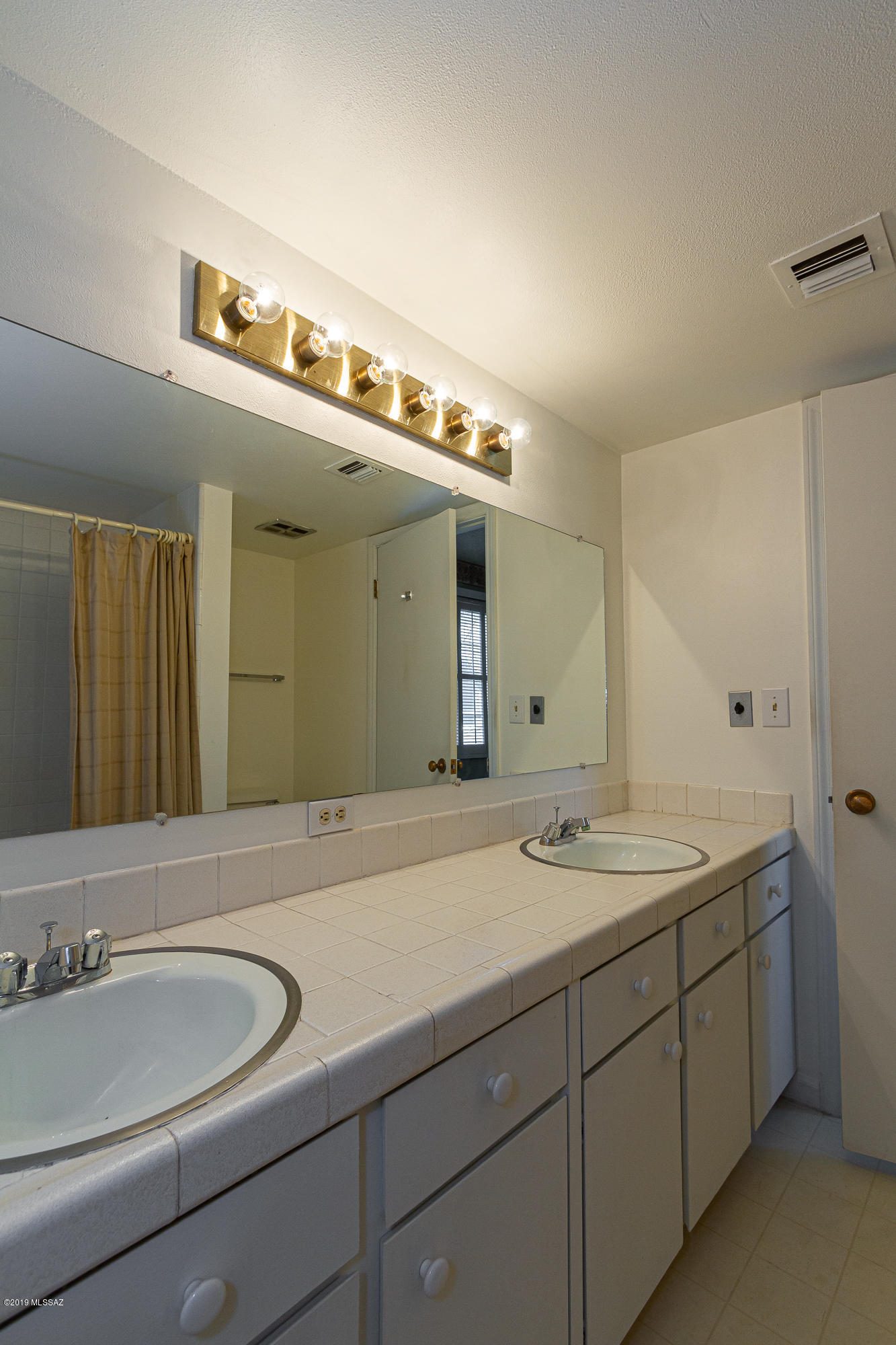 El Encanto Apartments - Residential