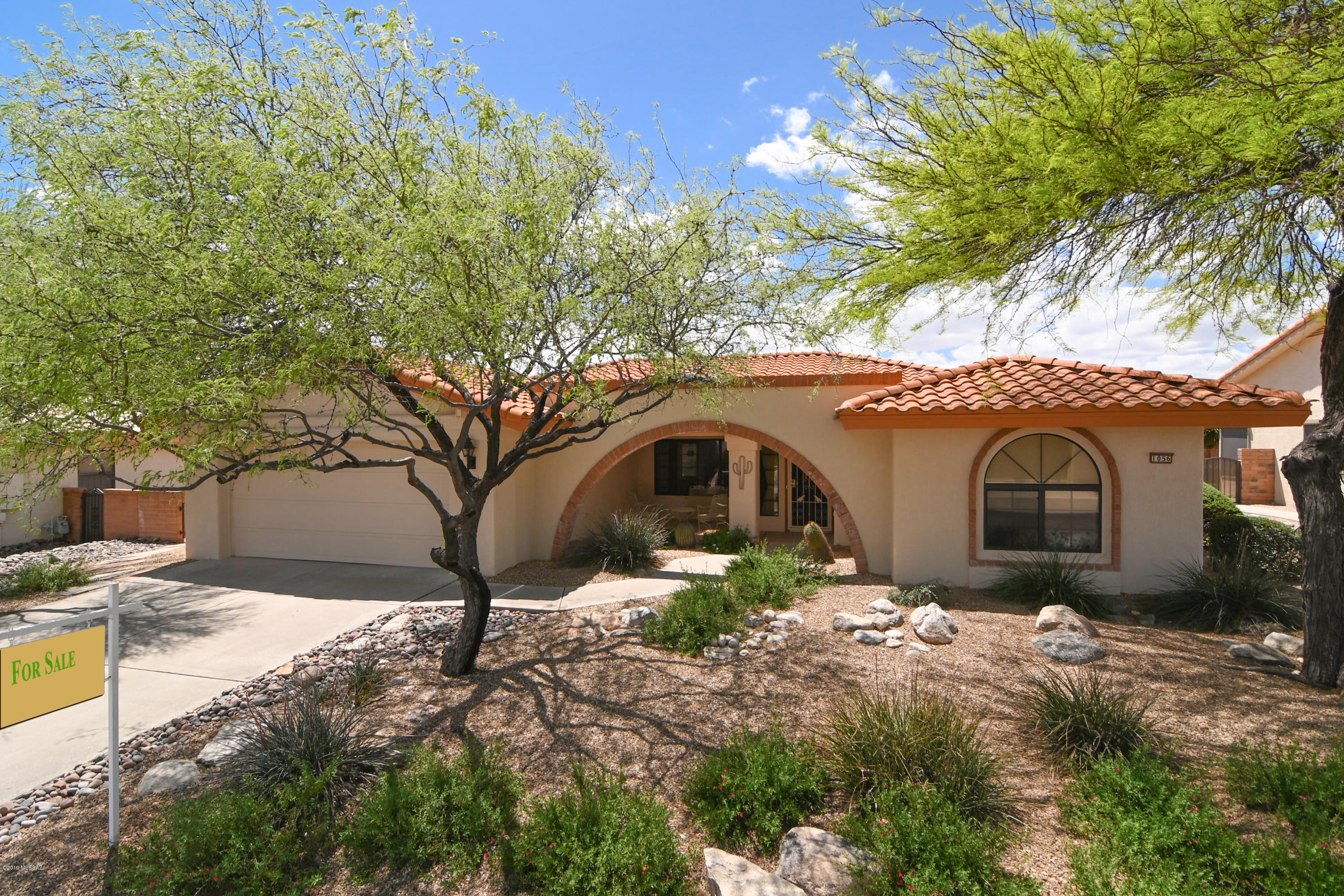 Wonderful Expanded Silvercreek Model in Sun City Oro Valley with Catalina Mountain Views & a New Roof. Bright Kitchen with Brand New Range & Microwave. Sunny Breakfast Nook with Bay Windows Capturing the Catalina Mountain Views. Open Family Room with Built-ins. Living Room with Vaulted Ceilings & Dining Room for Entertaining. Spacious Master Suite with Bay Bumpout Windows & Walk-in Closet. Master Bath with Double Sink Vanity. Comfortable Guest Room & Full Guest Bath. Hobby or Computer Room. Wonderful Outdoor Living Space with Shady Covered Porch, Extended Brick Paver Patio & Catalina Mountain Views. Welcoming Front Courtyard. World Class Community Facilities including Aquatic, Fitness & Recreation Centers, Pickleball, Tennis, Golf & much more.
