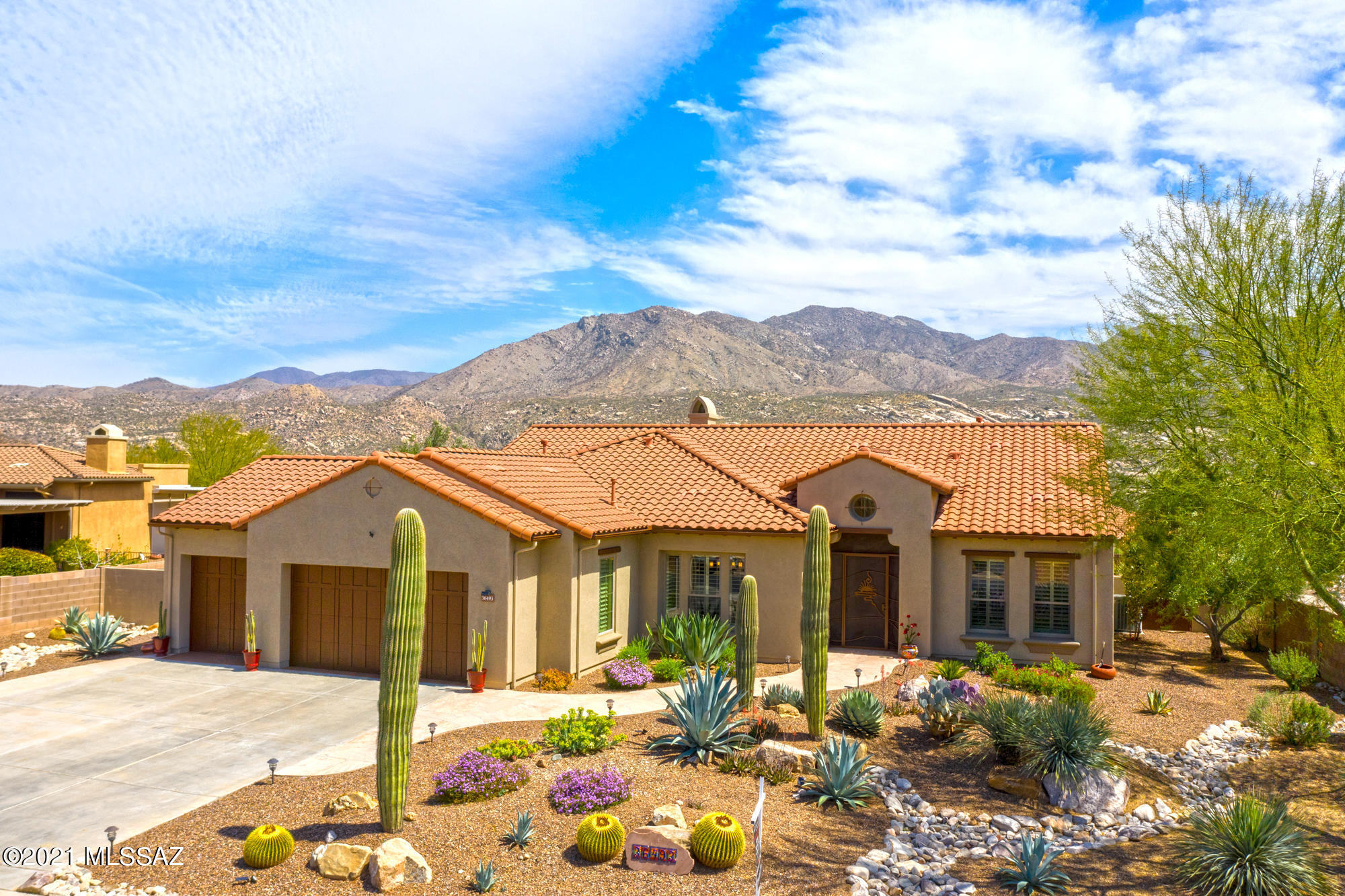 Luxury living in The Preserve at SaddleBrooke. Popular ''Sabino'' model has many upgrades inside and out. Set on a corner lot with east facing back patio featuring Catalina Mountain views.  
Easy entertaining with counter height bar between kitchen & Great room. New SS appliances, with gas cooking, beautiful new granite with added wine bar matching the Hickory cabinets. 12 ft.  coffered ceiling in the great room with large picture windows and glass sliding door to the covered patio.
Ledgestone wall includes gas fireplace and media center. Each bedroom has a bay window and door to the private patio.  Large fully fenced yard includes a lovely desert landscape with Saguaros, flagstone walkways & patios, citrus trees, water fall & pond and views of the Catalina Mountains.