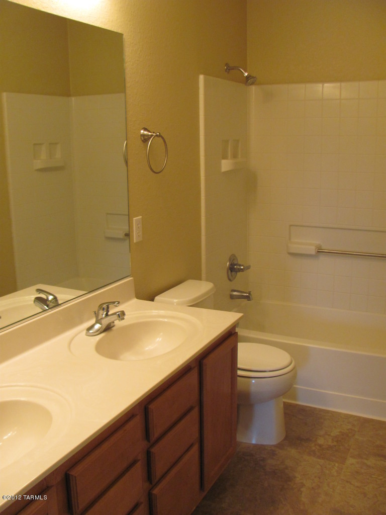 La Cholla Bluffs - Residential Lease