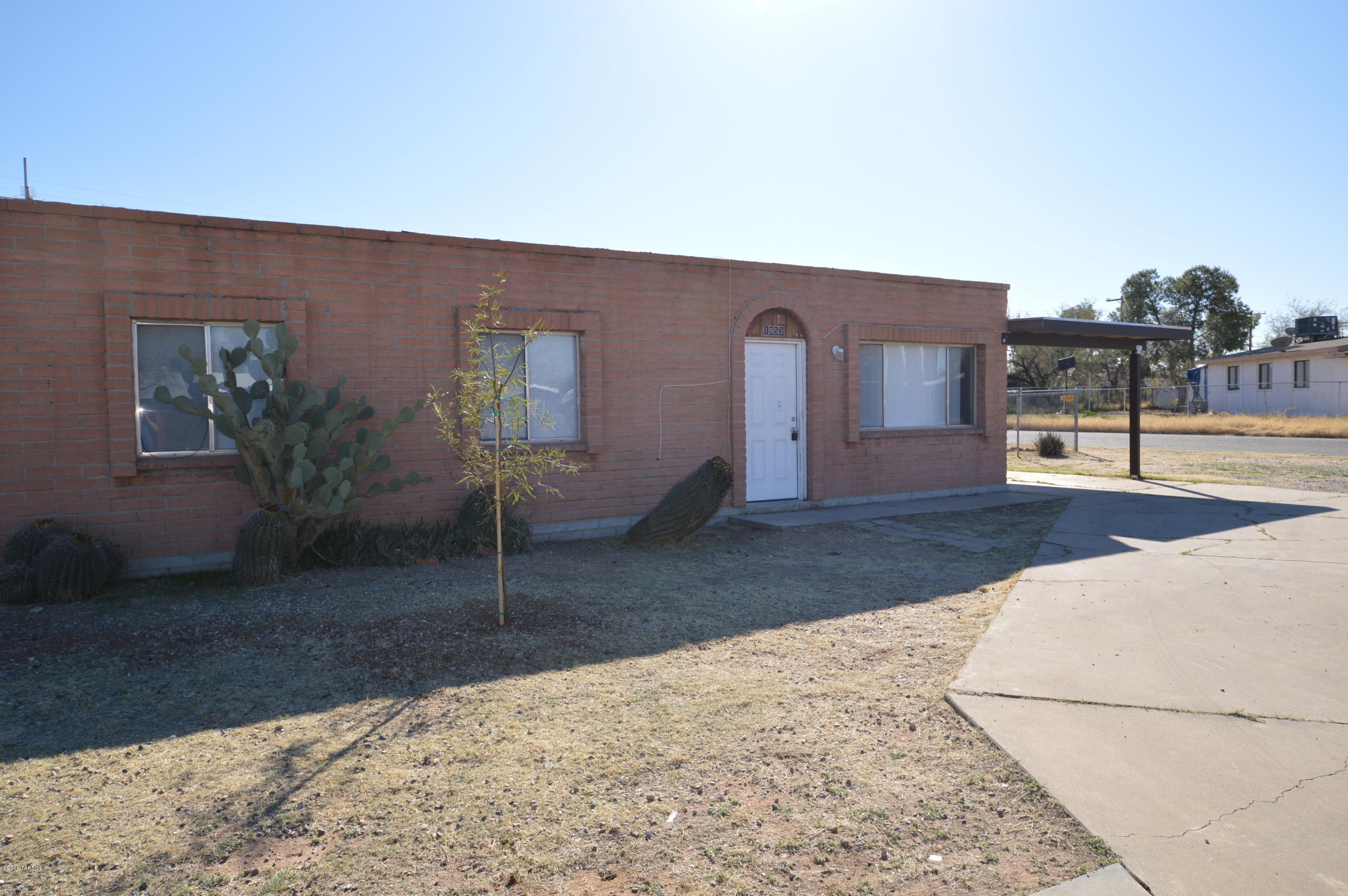Spacious home on corner lot! Over 1000 Square feet! Conveniently located close to DM, shopping, schools and transportation! Laundry room, fenced yard & covered parking! This Charming & pleasant place could be your HOME! All you need to do is CALL TODAY!