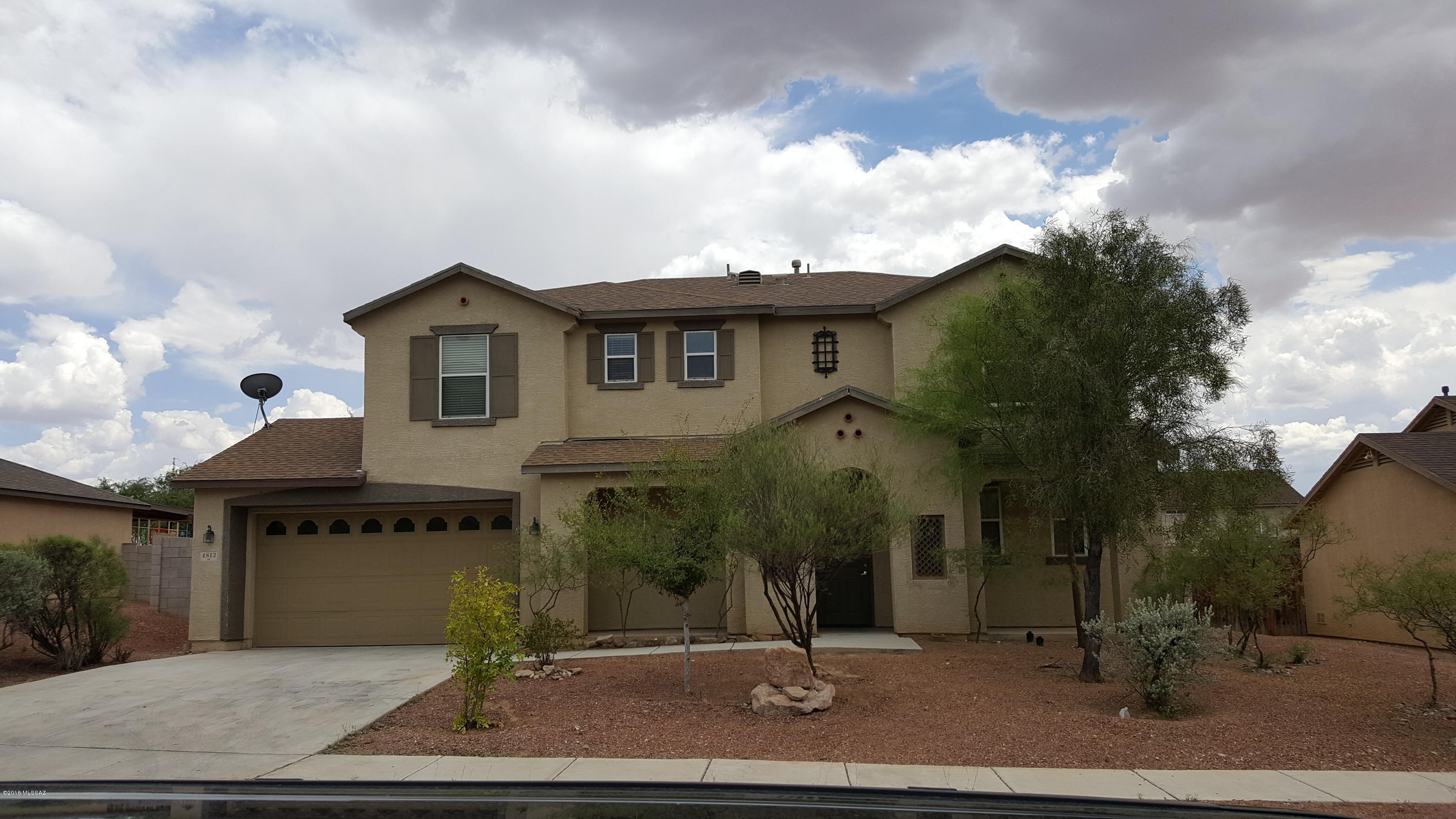 This lovely 2-story home is freshly painted and ready for move-in! Open kitchen/dining/LR is great for entertaining & has brkfst bar. Separate walk-in pantry, lots of cabinets & black appl's w/brand-new gas range; separate lg lndryrm w/full-size WD & shelving; patio doors to xtra-spacious bkyd! Split bdrms on 2nd level w/mstr bdrm/bthrm/lg walk-in closet; spacious open loft can be tv room, playroom or den/office. Beautiful scenic drive with desert sagauros and gorgeous closeup views of Tucson Mtn range from both front/bkyard! Small dog up to 25 lbs ok with dep/pet fee/pet rent. (sorry no cats) Minutes to downtown or the freeway. Great rental value for this much space! Call for showing app't & app information.