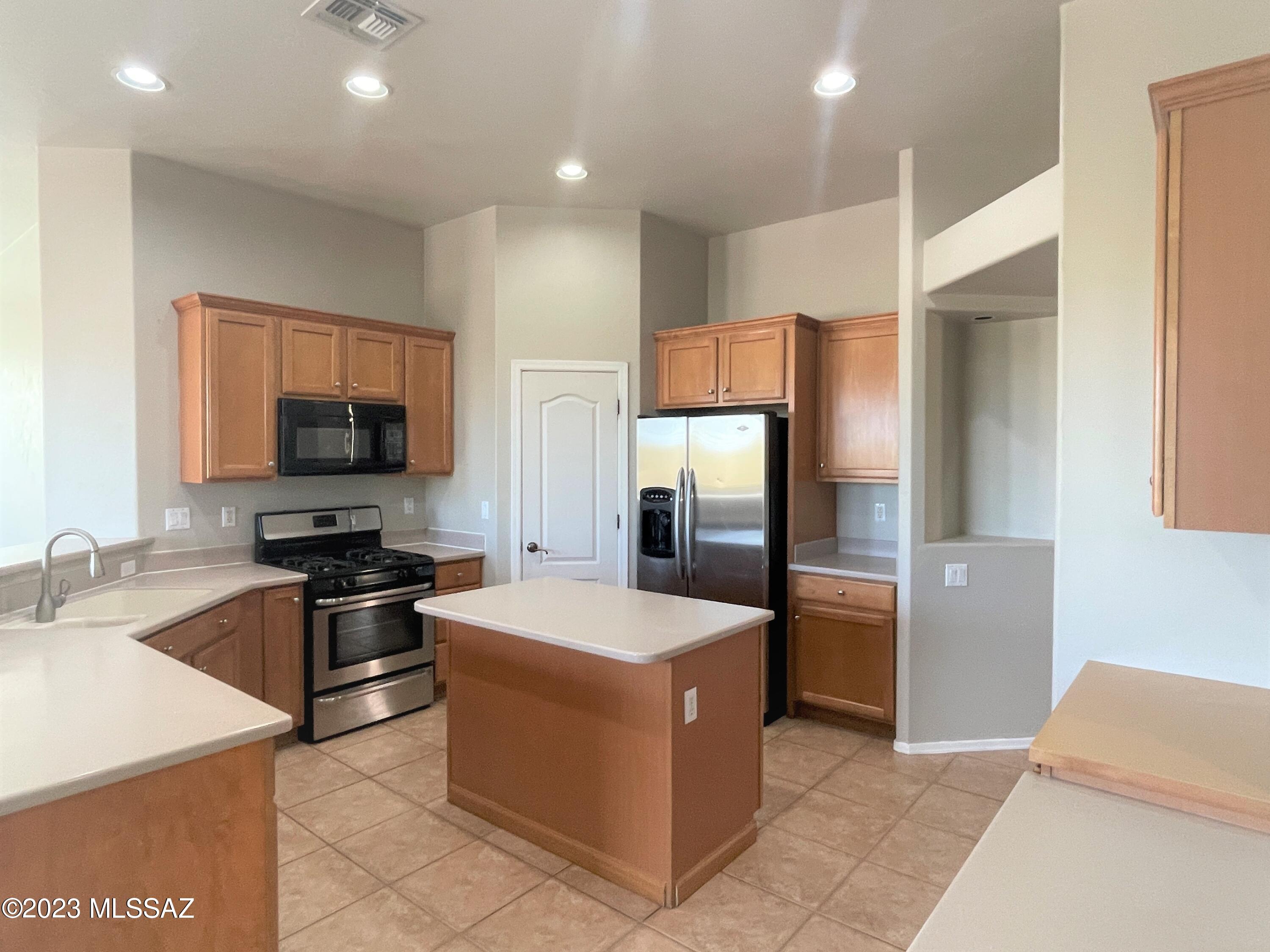 Continental Reserve Blk. 14 (1-82) - Residential Lease